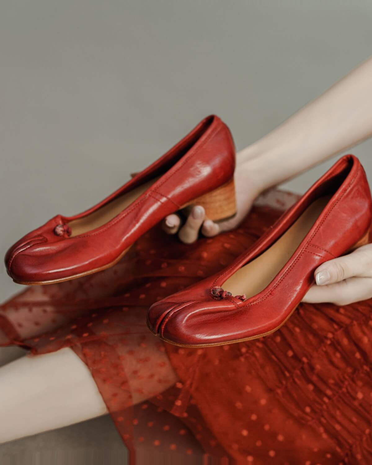 239-heeled-tabi-red-2