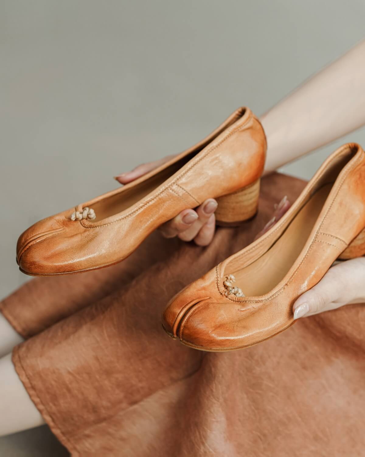 239-heeled-tabi-tan-4