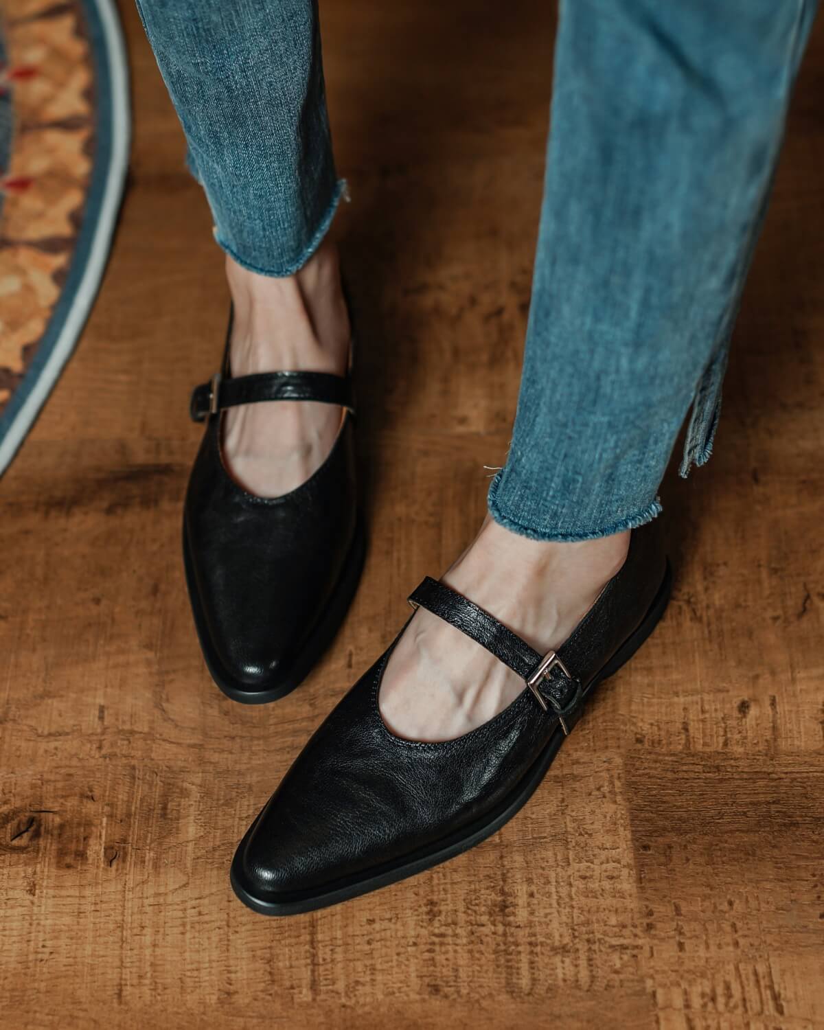 409-lambskin-mary-jane-black-model