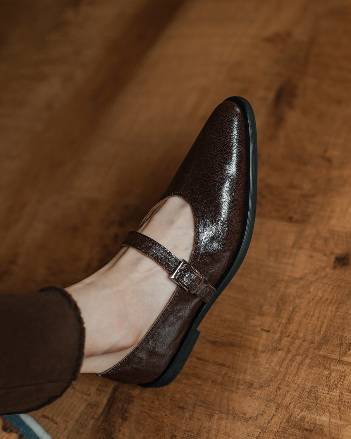 409-lambskin-mary-jane-brown-model-2