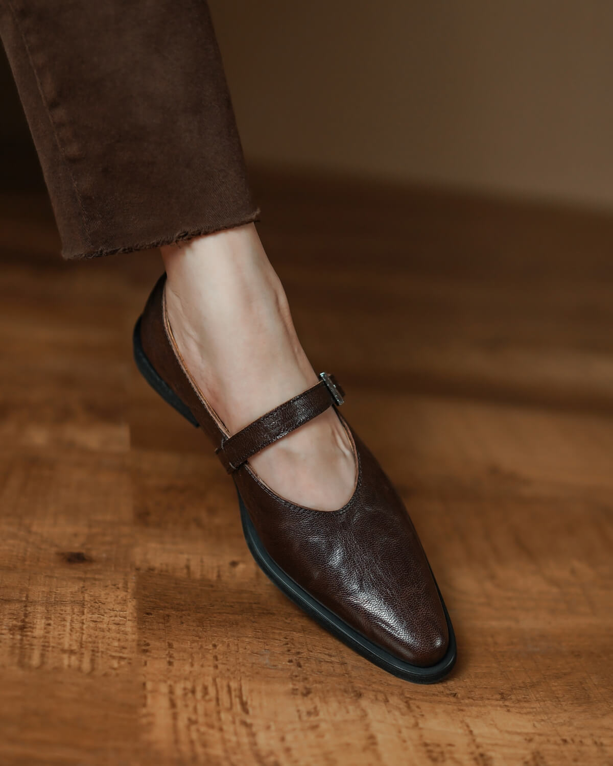 409-lambskin-mary-jane-brown-model