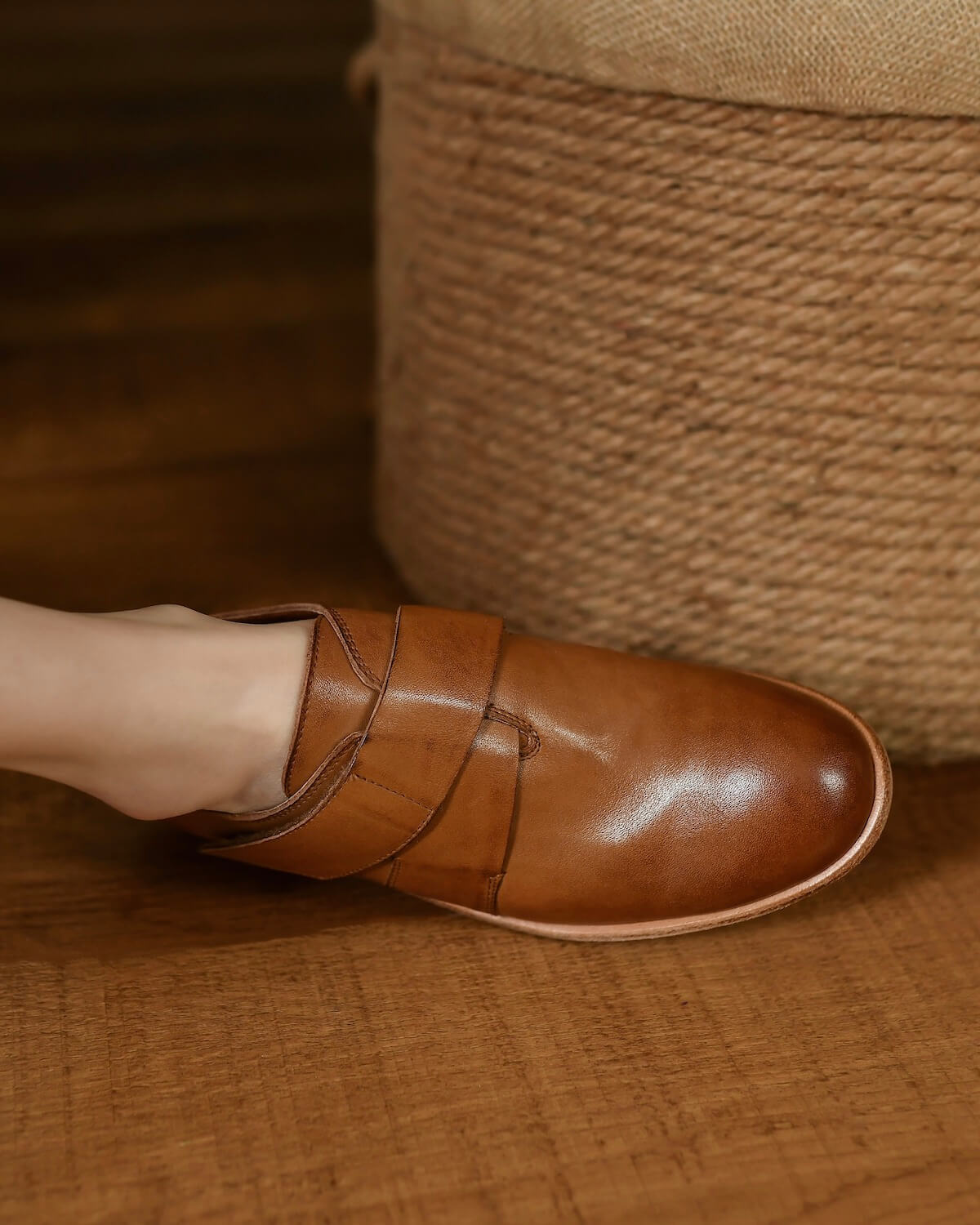 Ferio-tan-leather-loafers-model-2