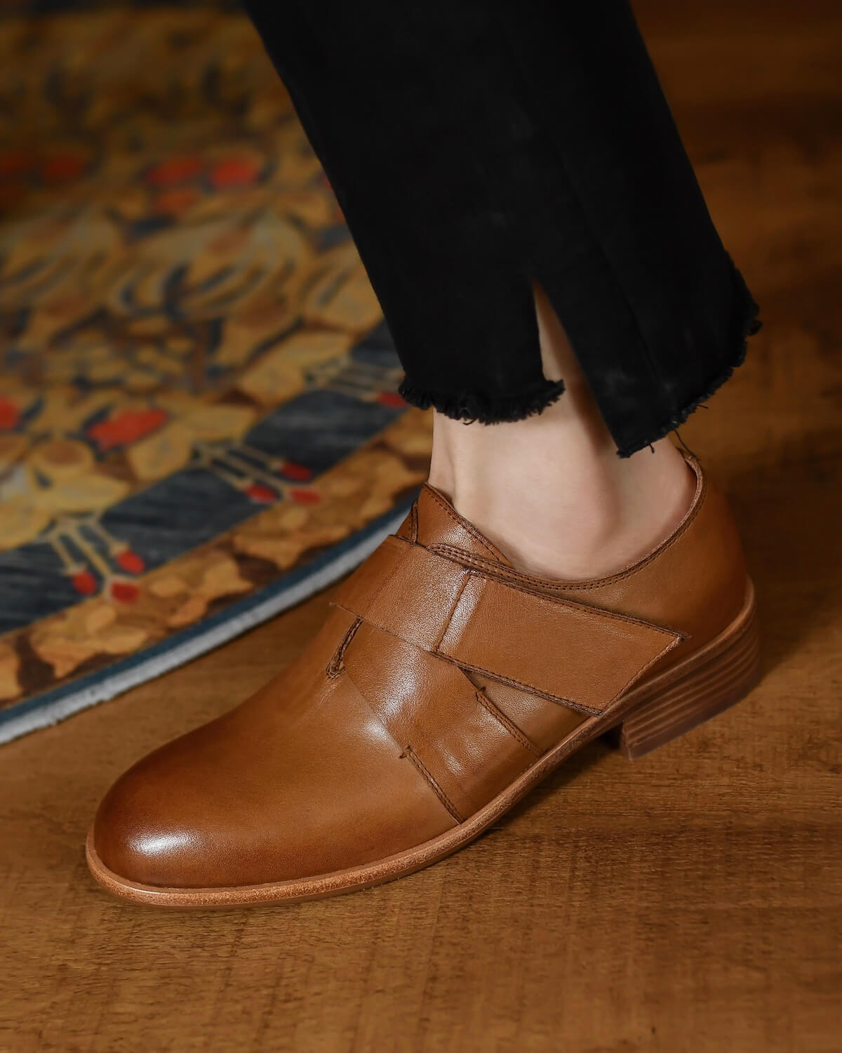 Ferio-tan-leather-loafers-model