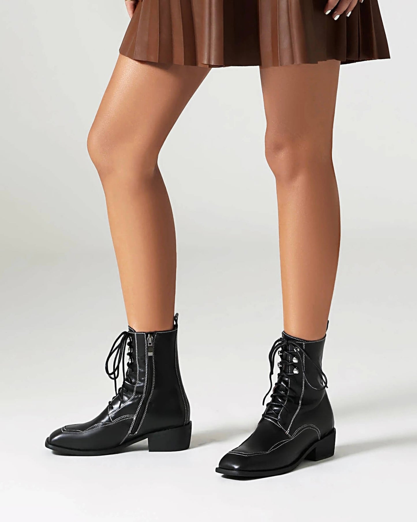 Foria-topstitching-leather-boots-model-3