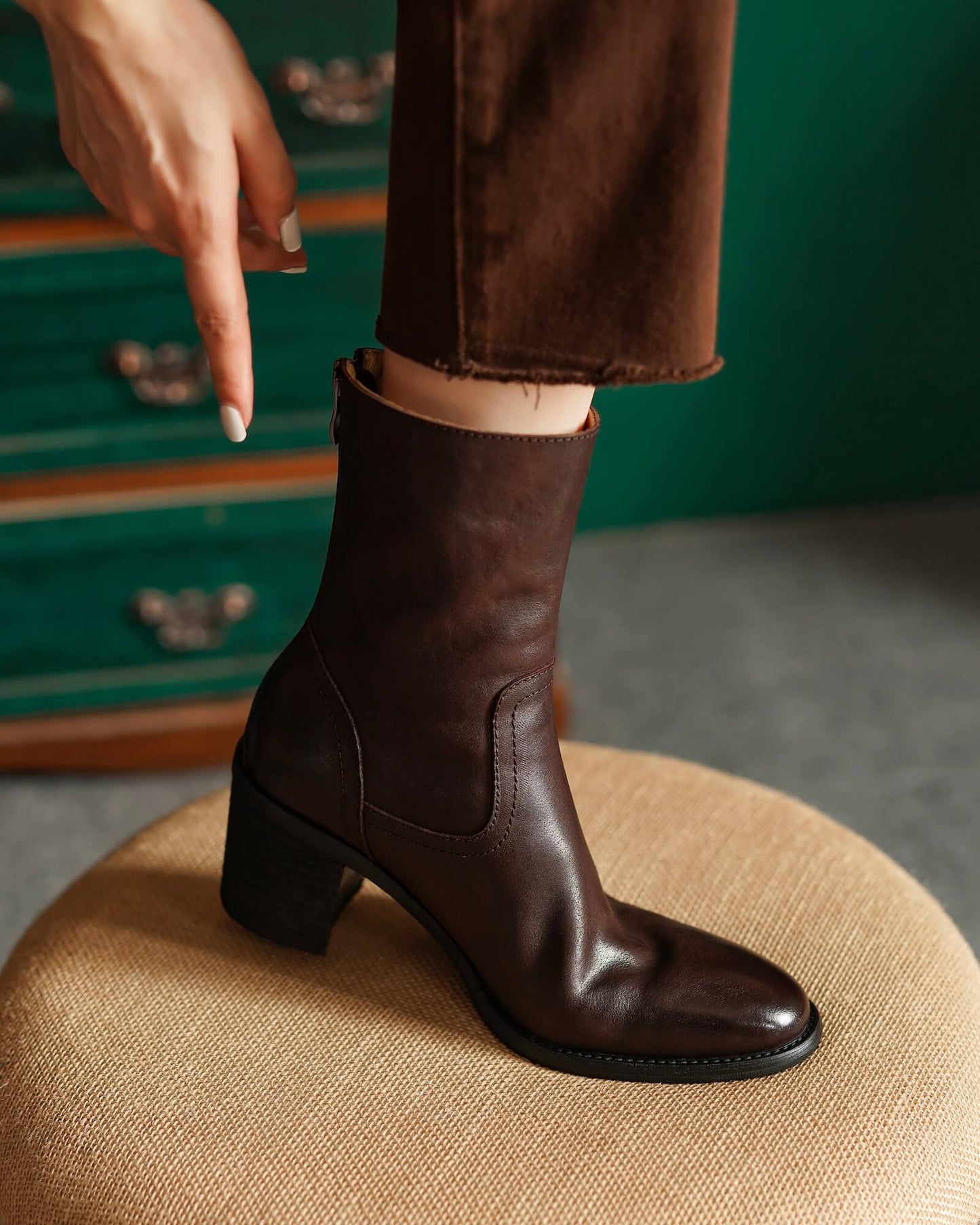 Gota-brown-leather-boots-model-1