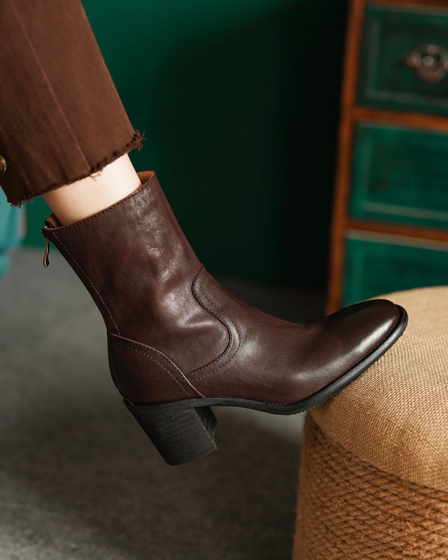 Gota-brown-leather-boots-model-2