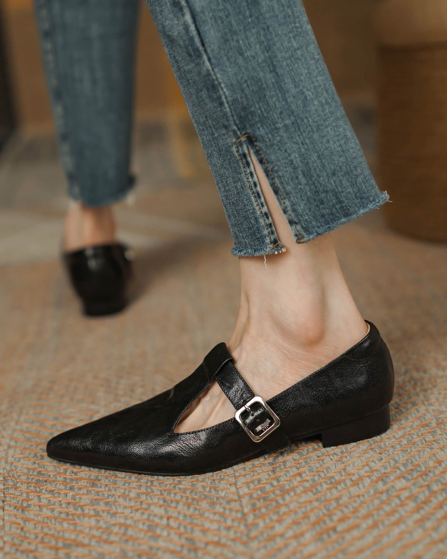 Kanna-black-leather-loafers-model