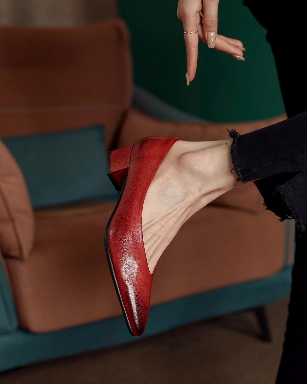 Lamar-red-leather-pumps-model-3
