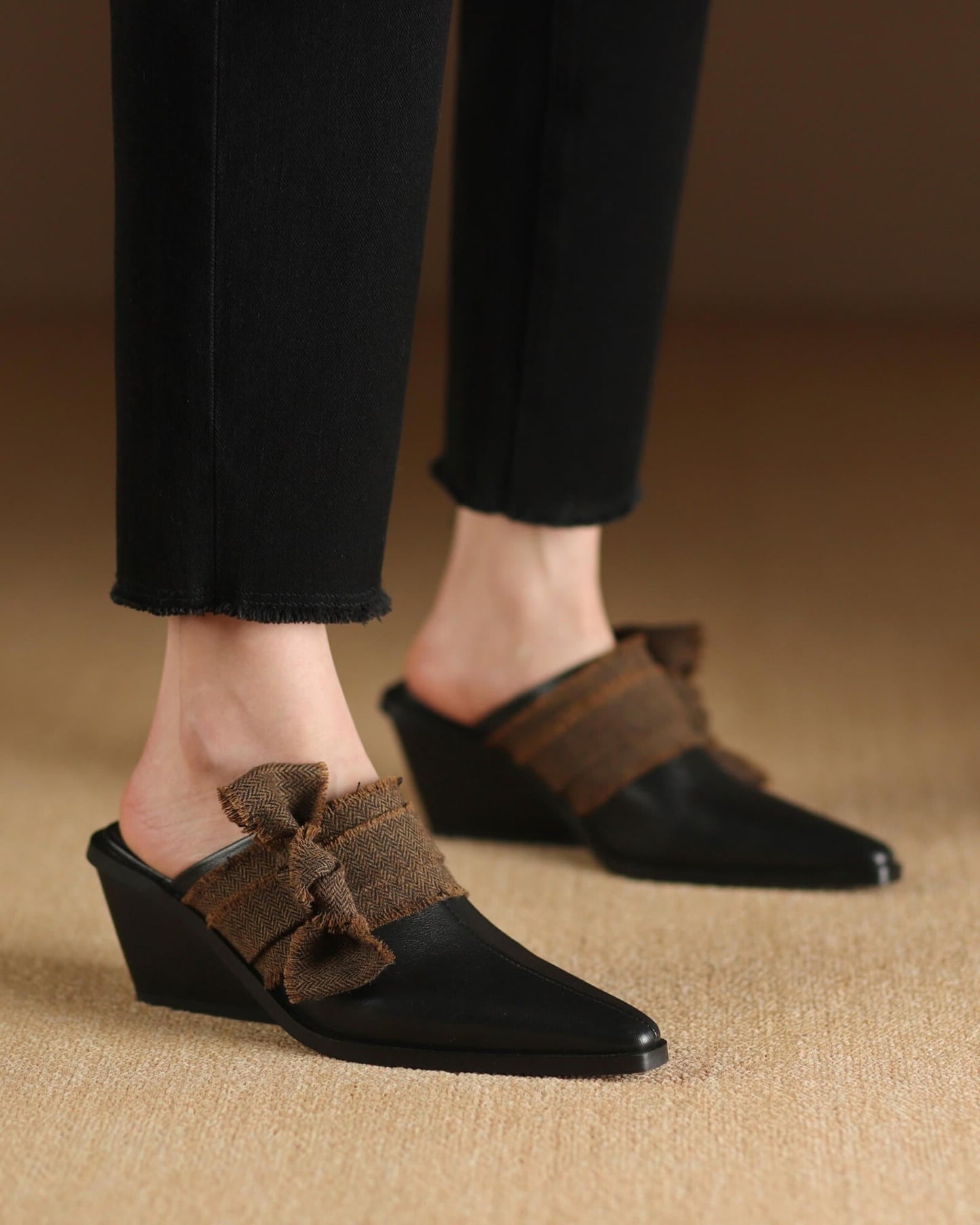 Manda - Mules con adornos de lazo