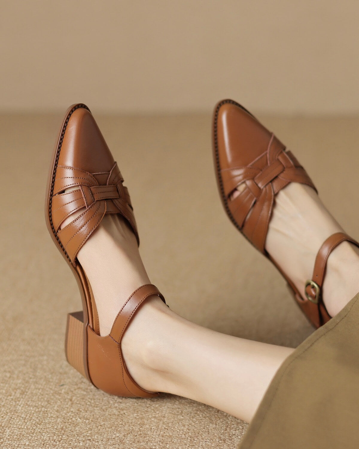 Mazo-brown-leather-sandals-model