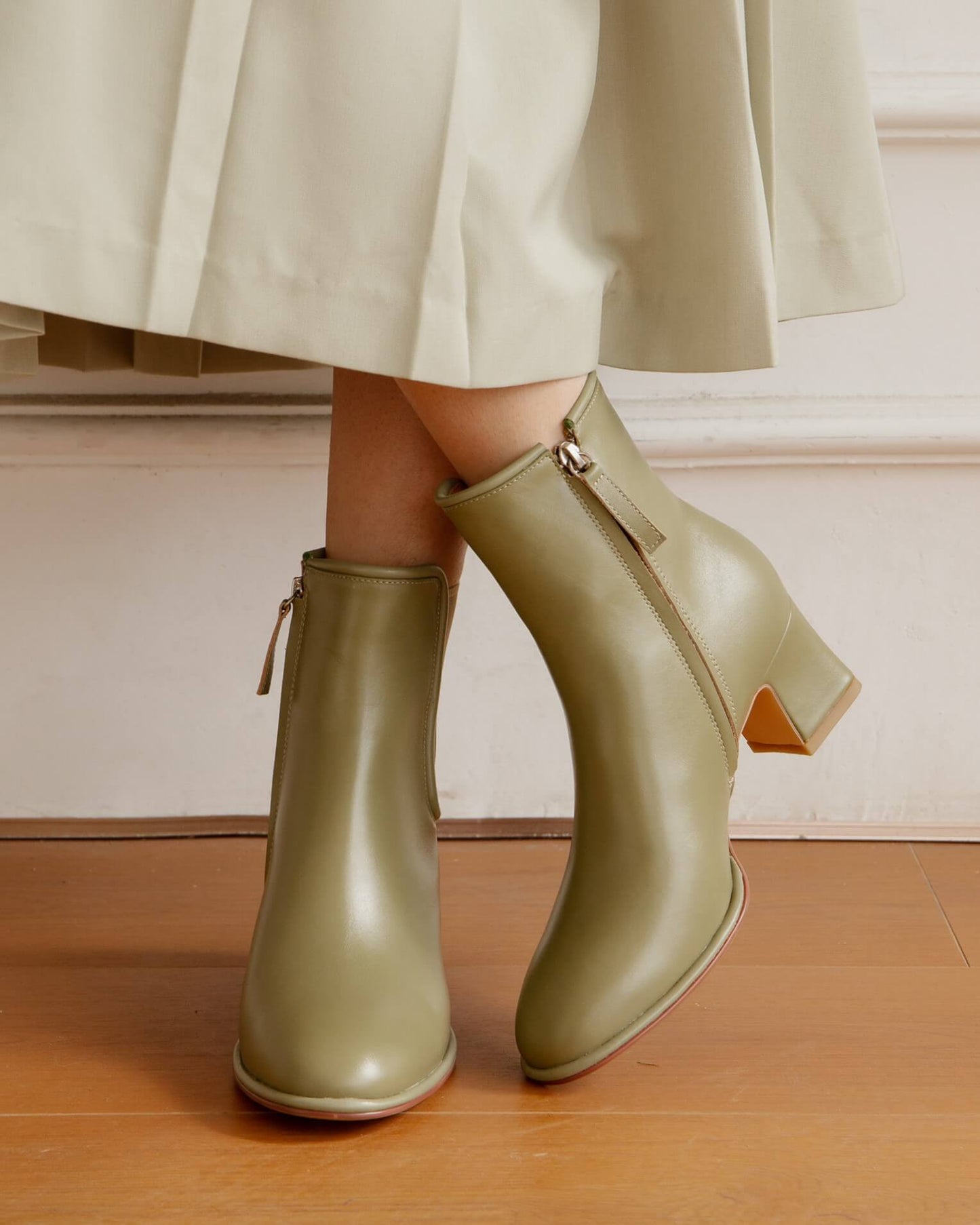 Panny-ankle-boots-green-model