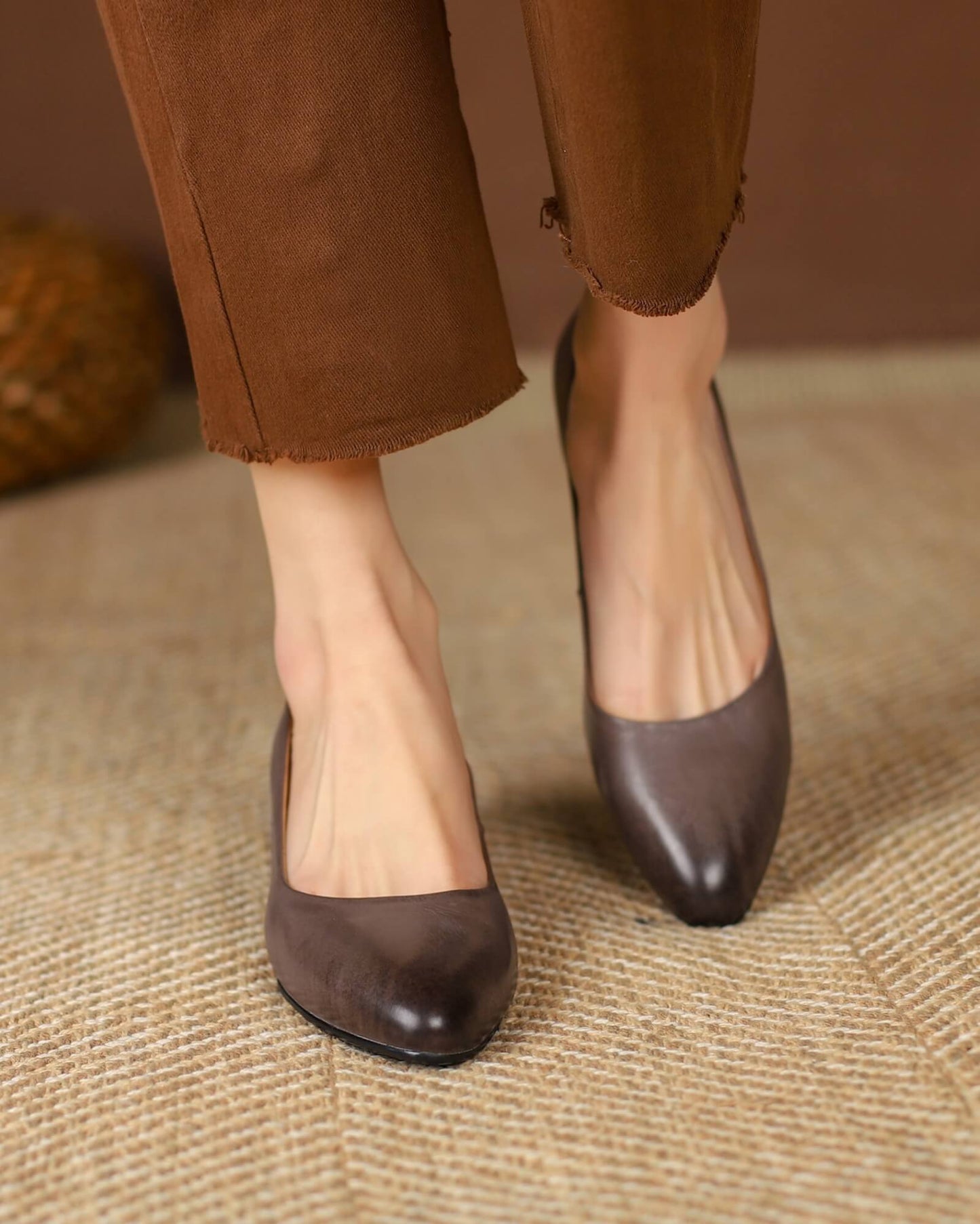 Rapur-leather-pumps-gray-model-1