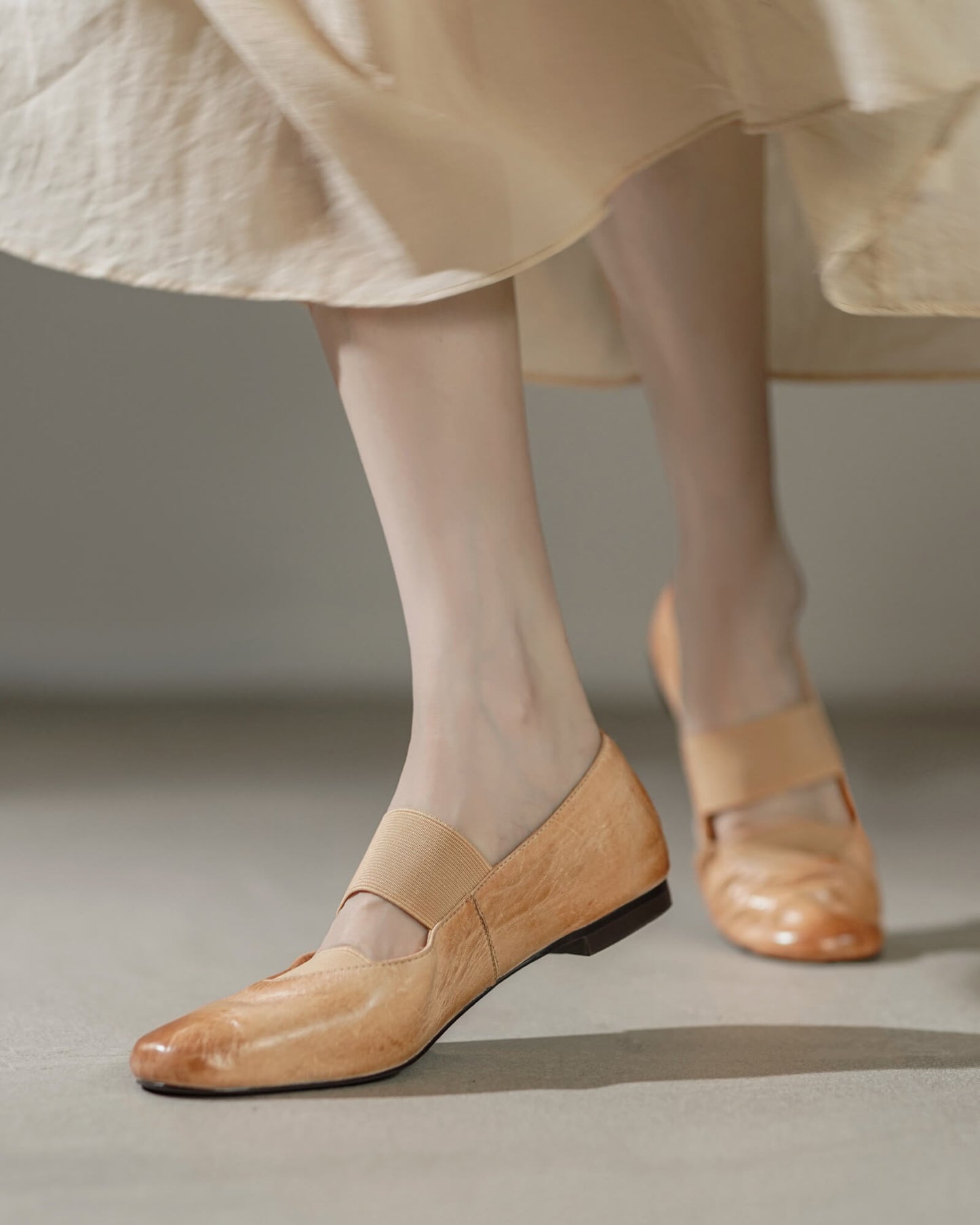 Rewa-elastic-band-ballet-flats-tan-model-1