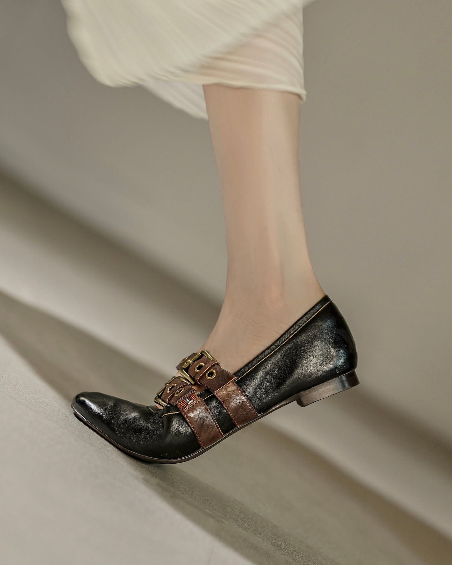 Rewa-horsehide-flats-black-model-1