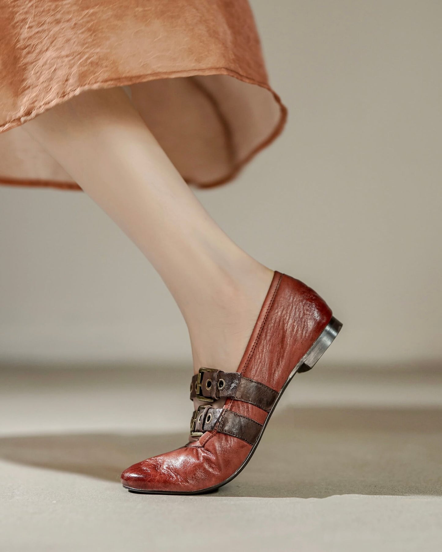 Rewa-horsehide-flats-brown-model-2