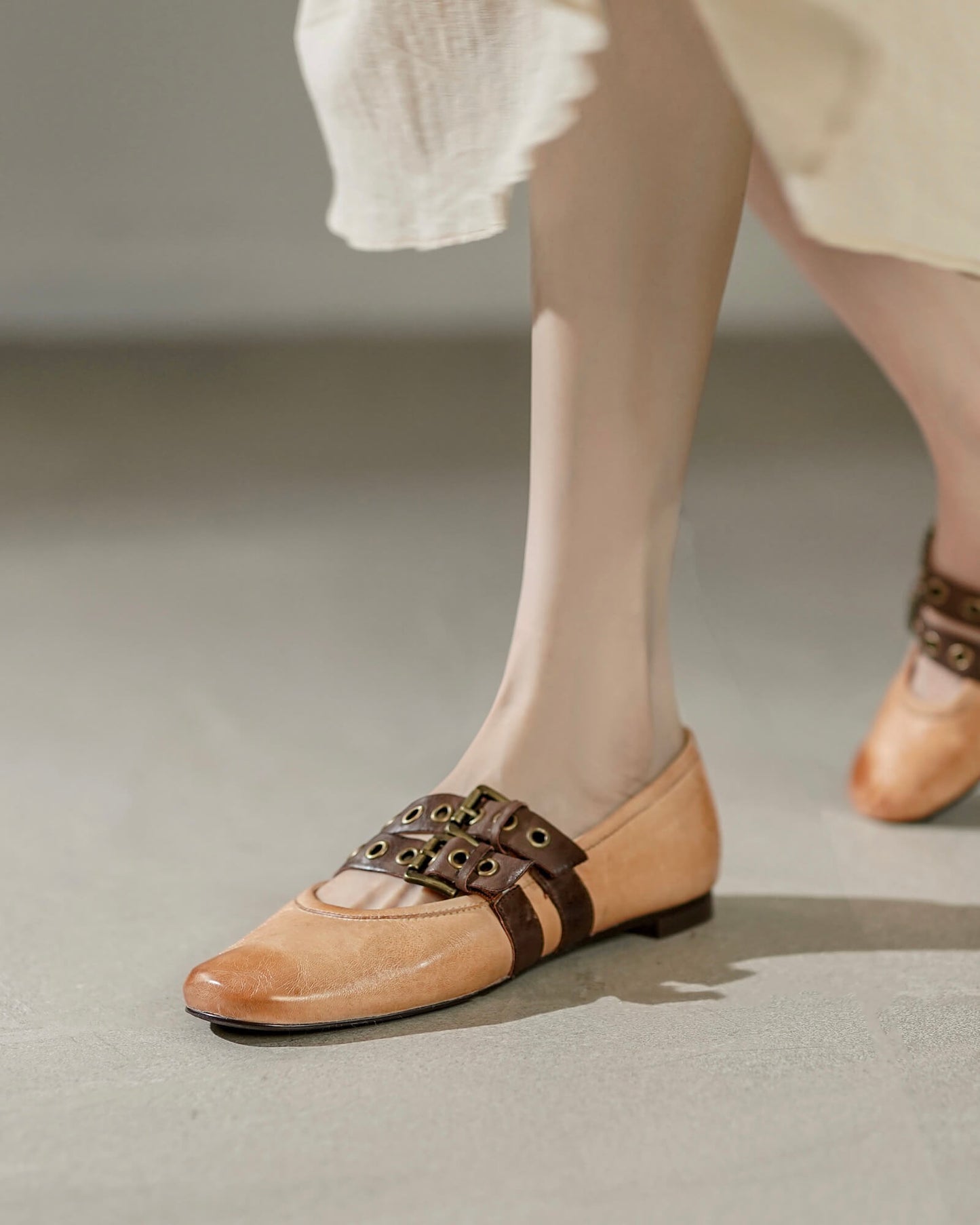 Rewa-horsehide-flats-tan-model-2