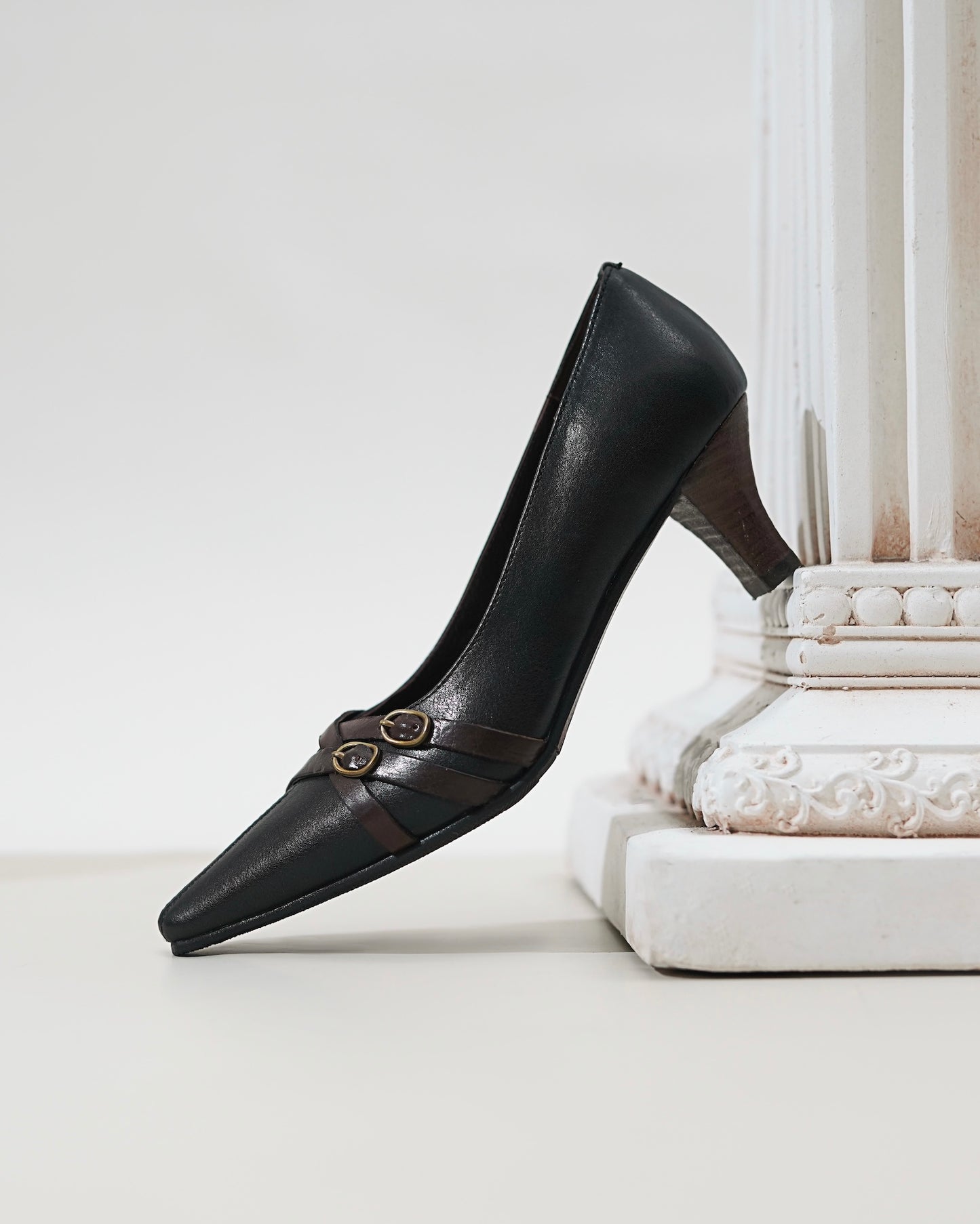 Vien - Buckled Pumps