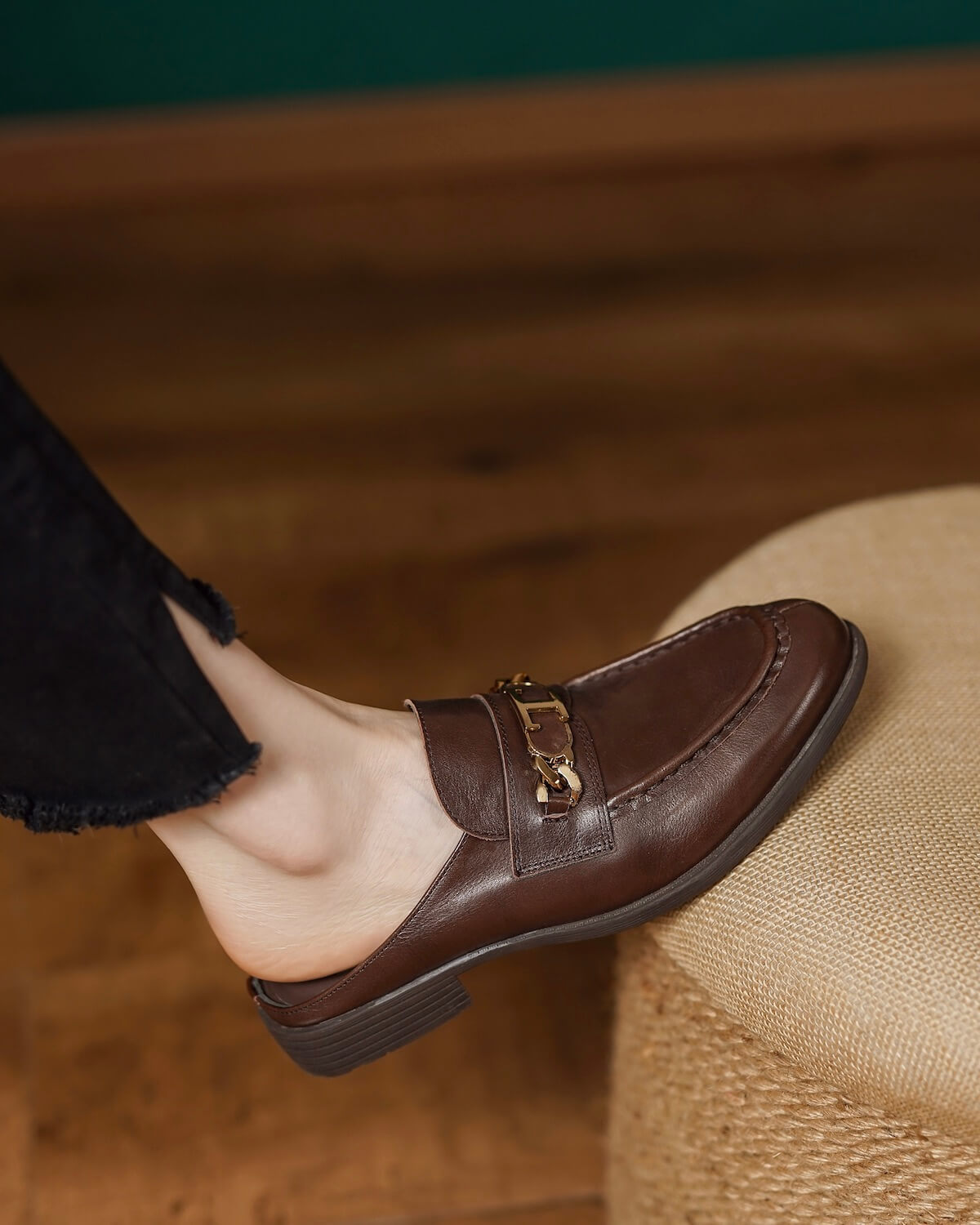katni-mule-loafers-brown-leather-model-1