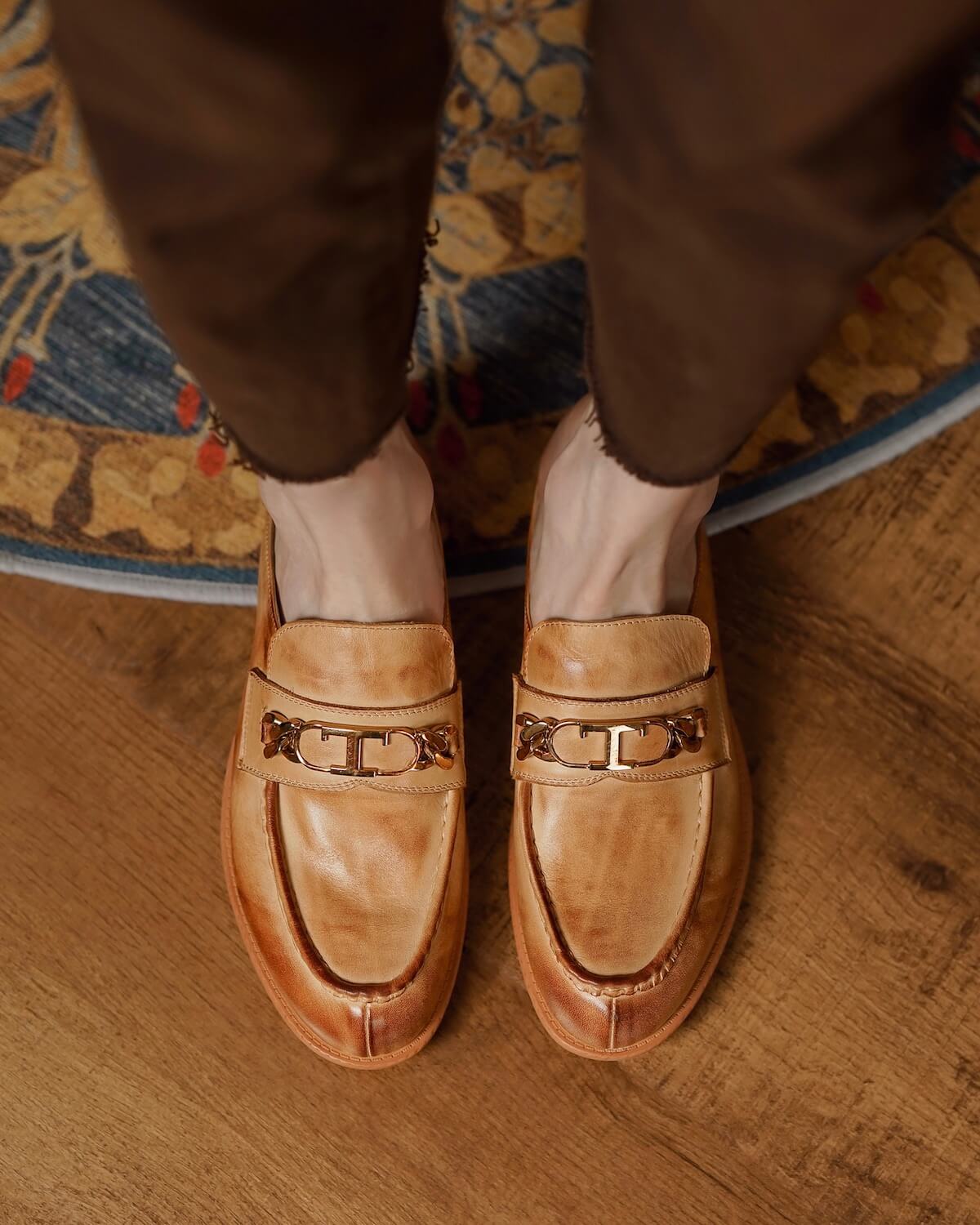 katni-mule-loafers-tan-leather-model