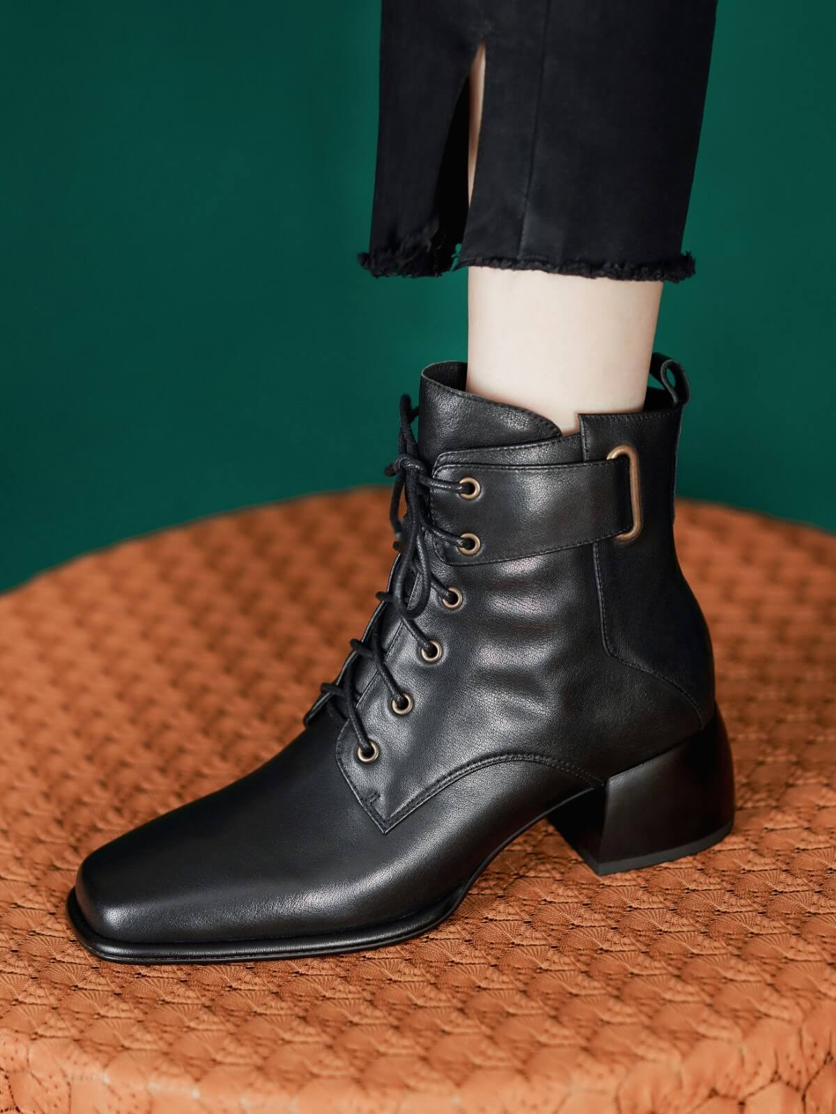 Almer-Black-Leather-Boots-Model-2