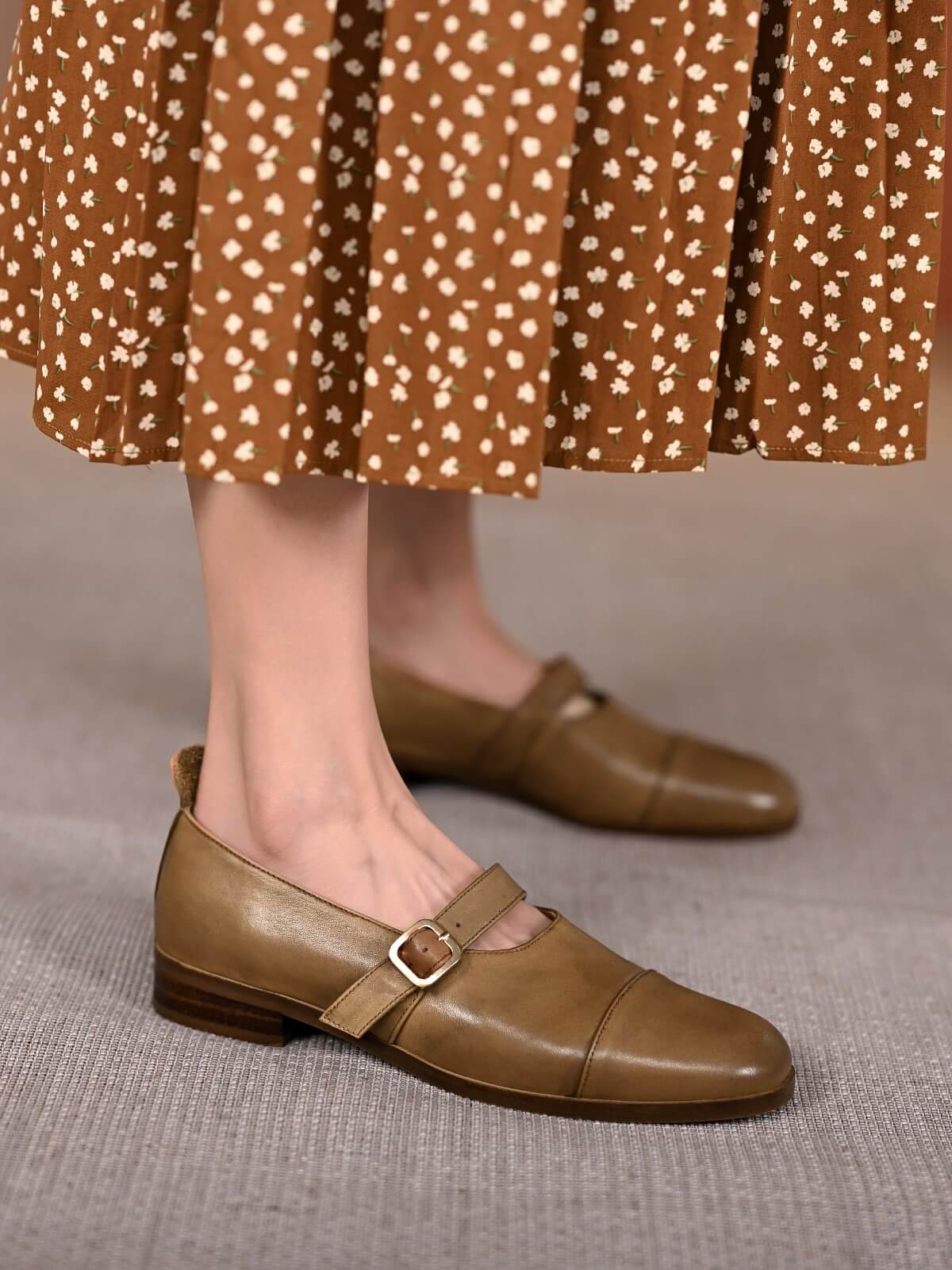Elina-Khaki-Leather-Loafers-Model-2
