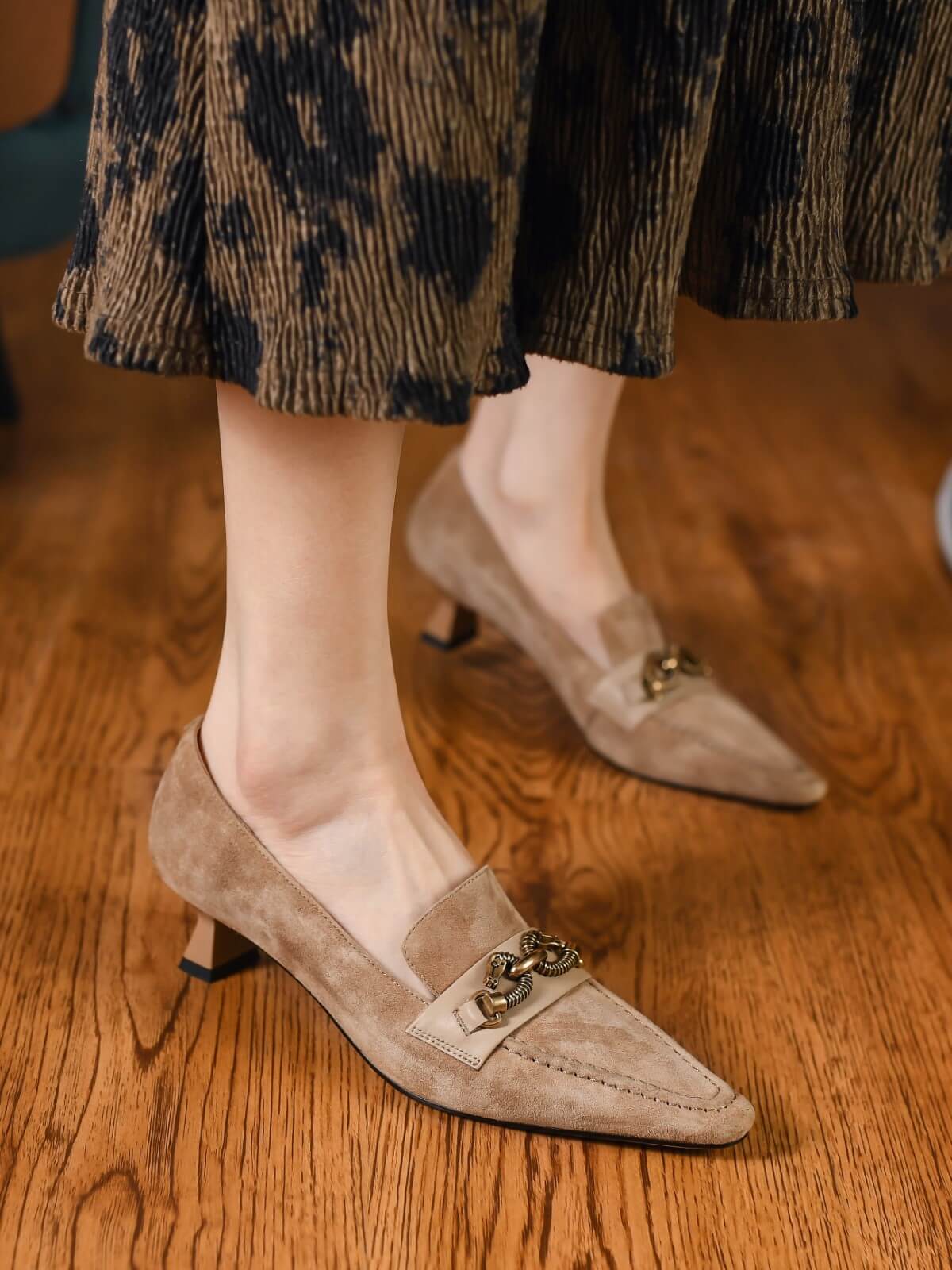 Frida-Nude-Suede-Pumps-Model