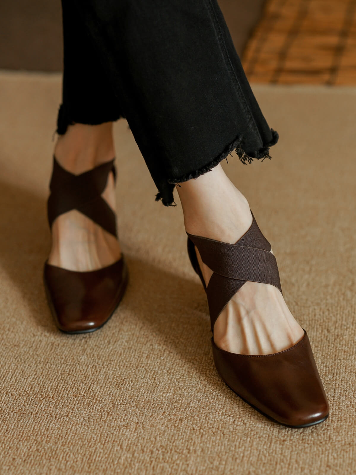 Ganna-Brown-Leather-Pumps-Model-1