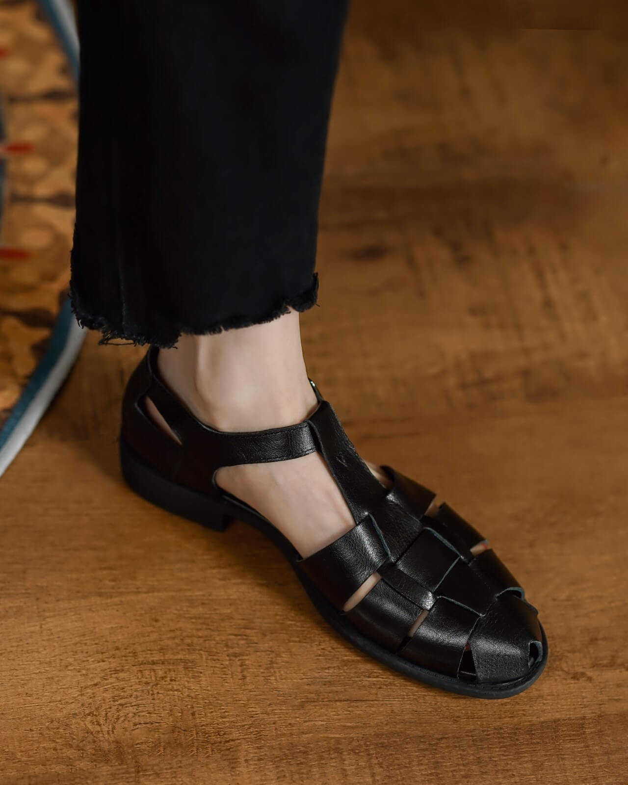 Goan-Black-Woven-Fisherman-Sandals-Model