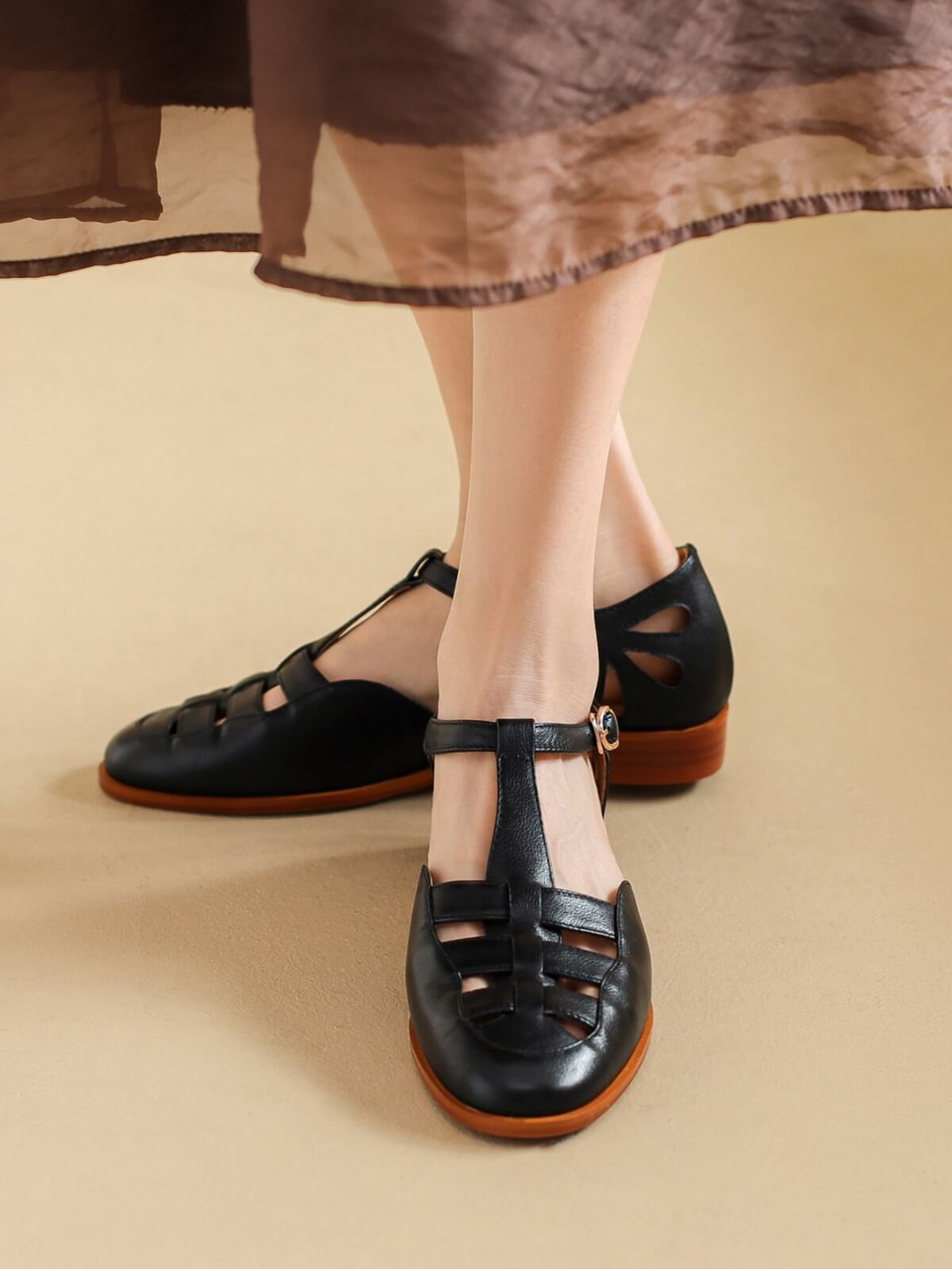 Loda-Black-T-Strap-Fisherman-Sandals-Model