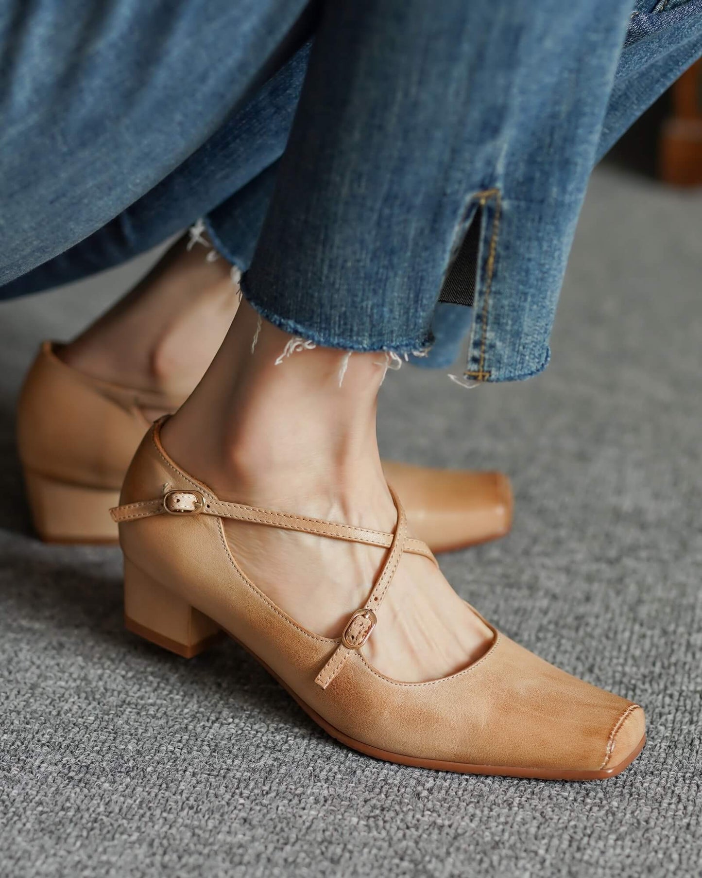 Offa-Nude-Leather-Cross-Strap-Pumps-Model