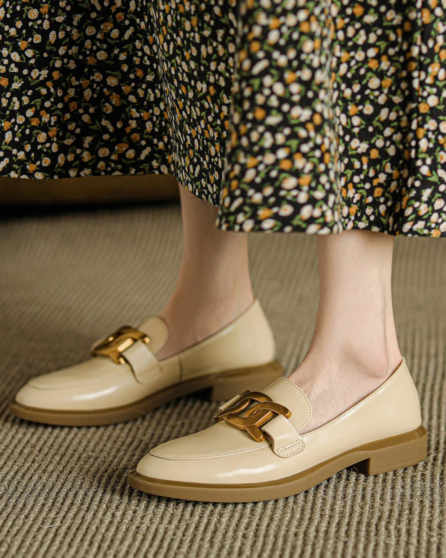 Para-Nude-Leather-Loafers-Model