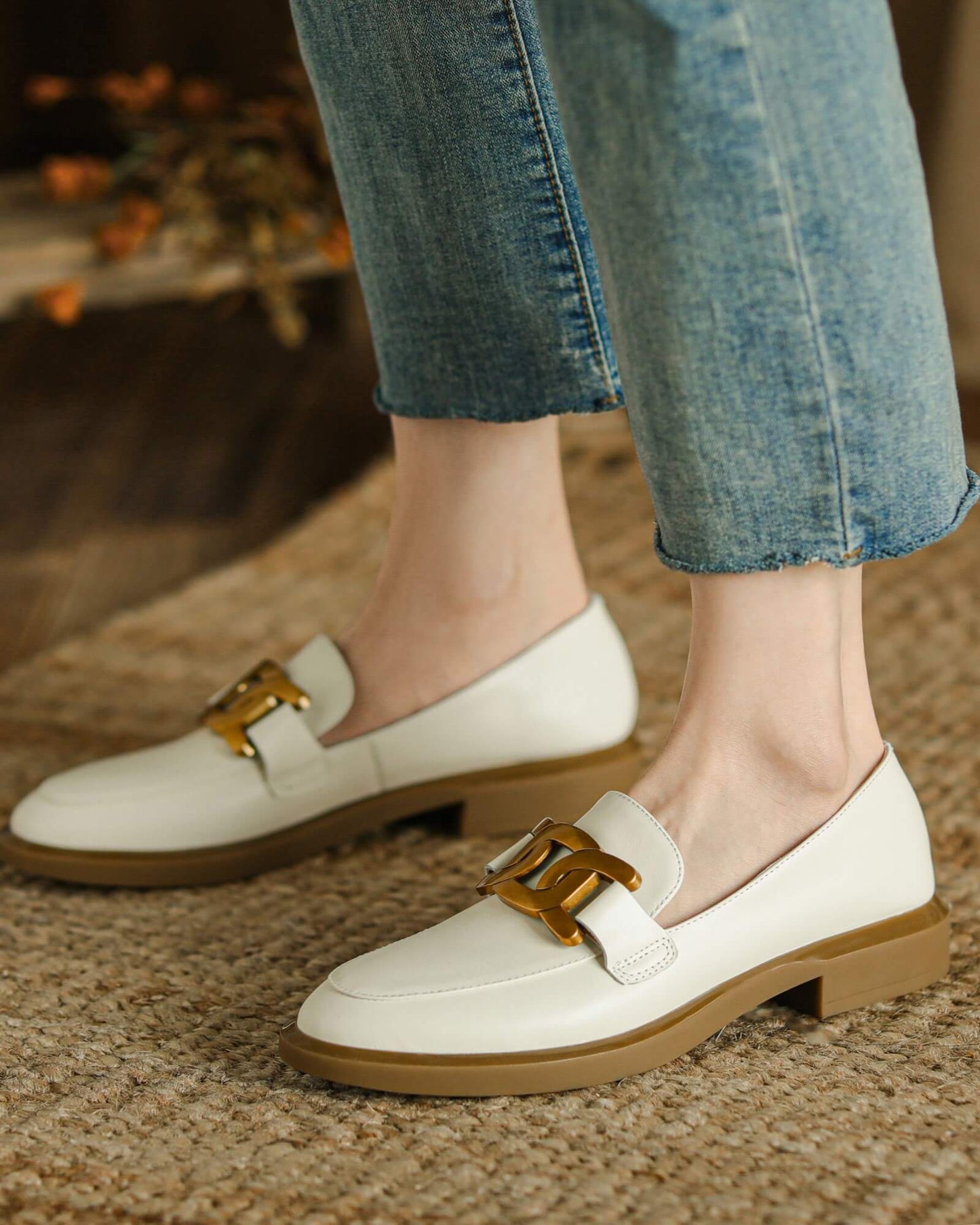 Para-White-Leather-Loafers-Model