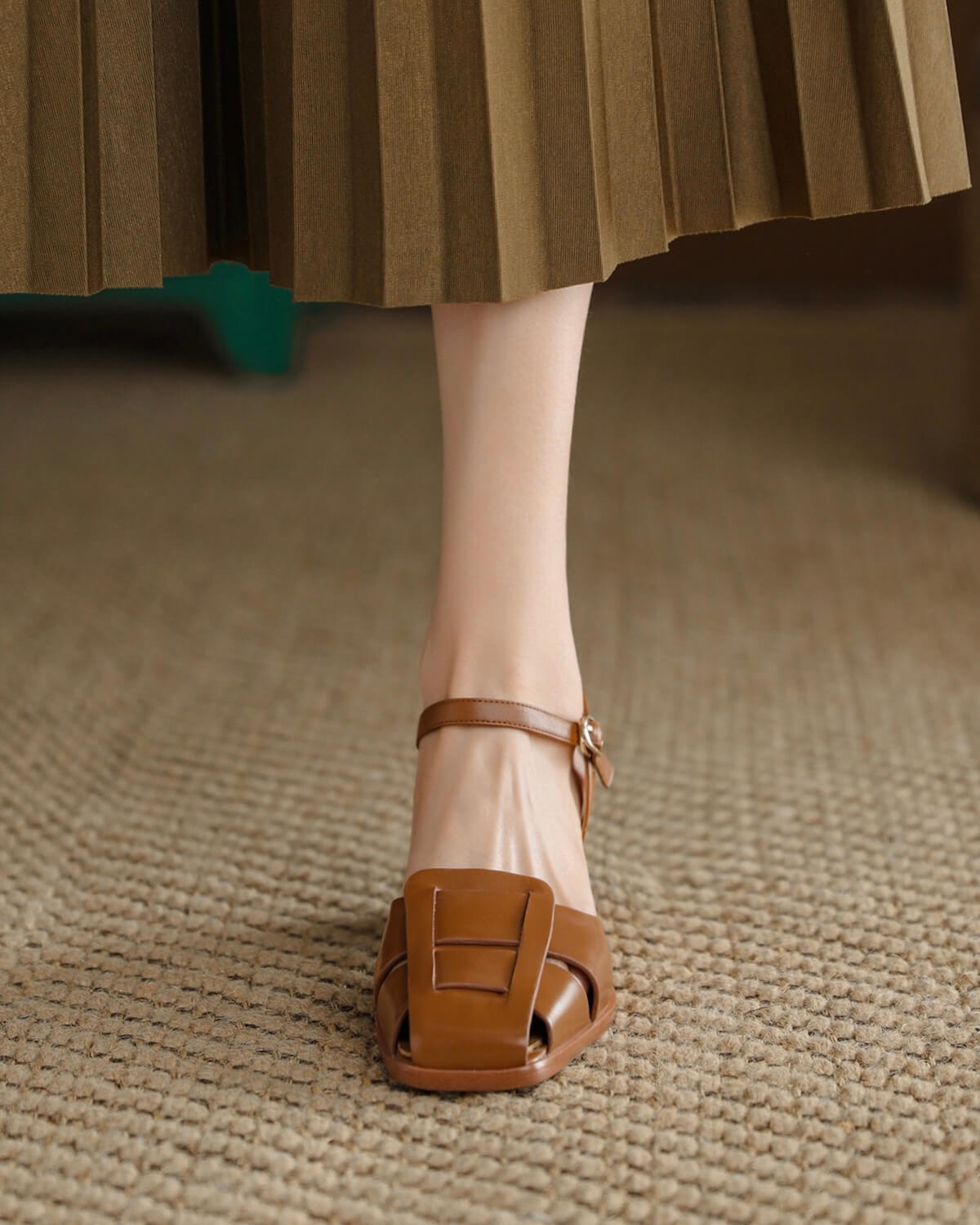 Voda-block-heel-brown-leather-fisherman-sandals-model-1