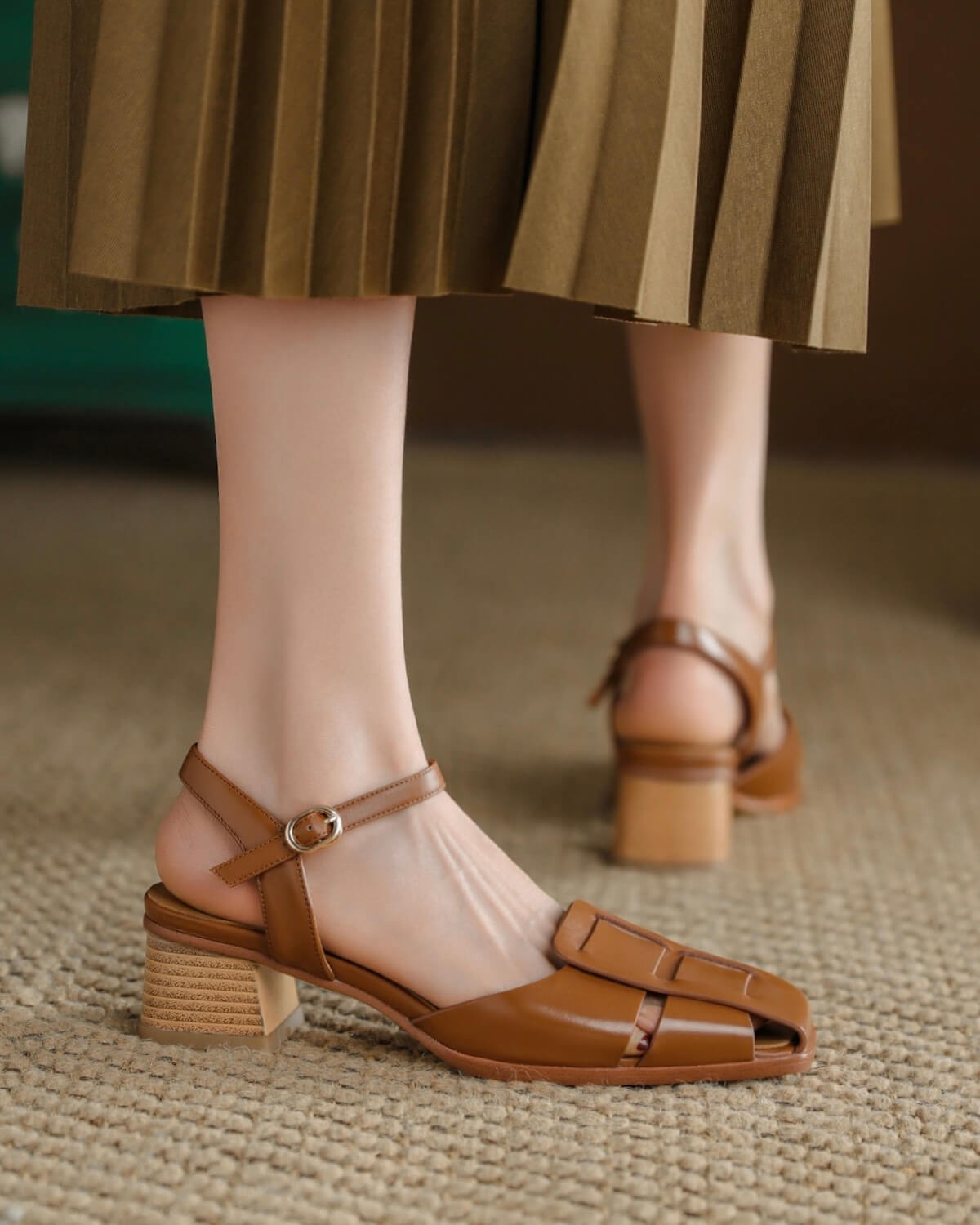 Voda-block-heel-brown-leather-fisherman-sandals-model