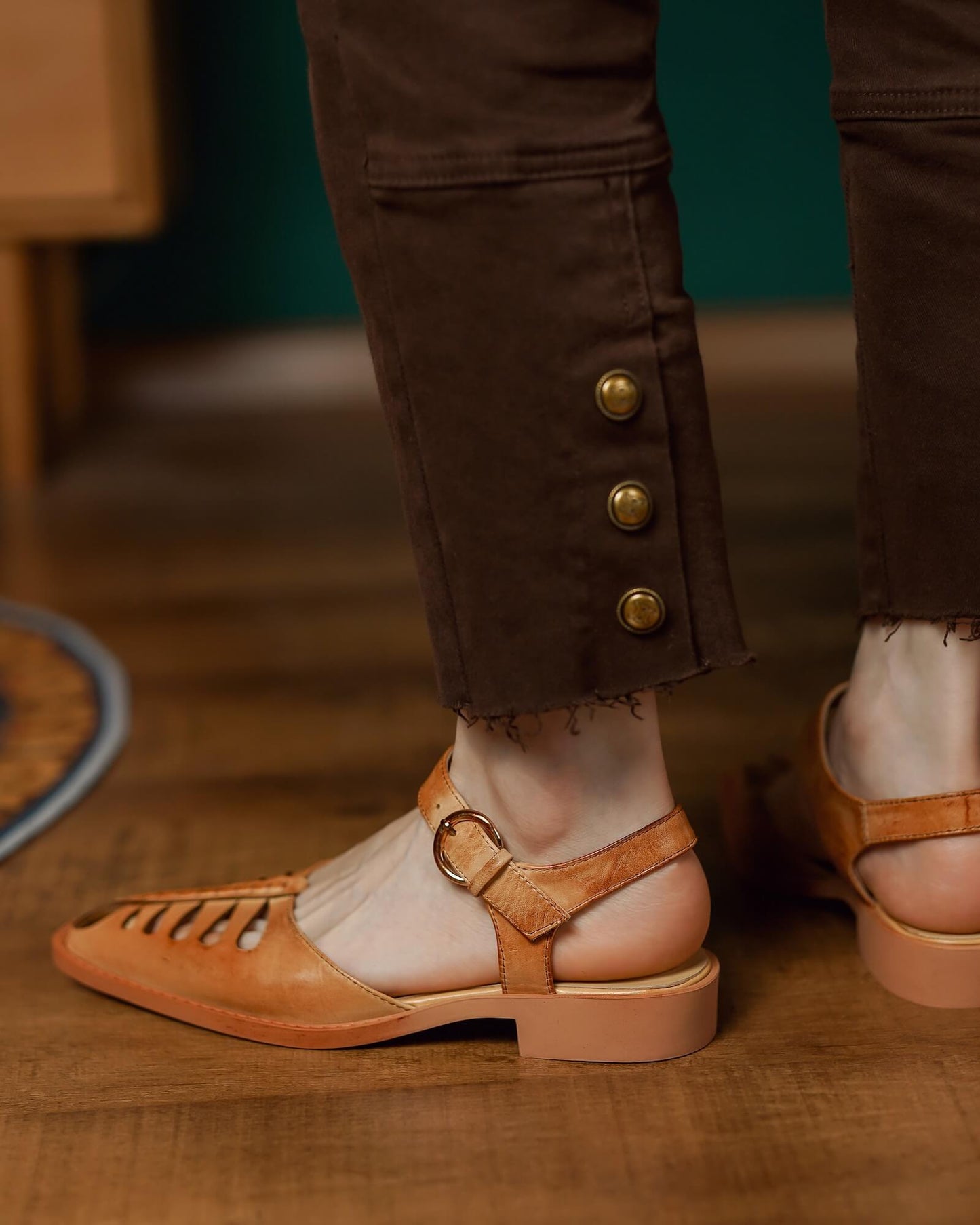 Zona-Tan-Leather-Sandals-Model