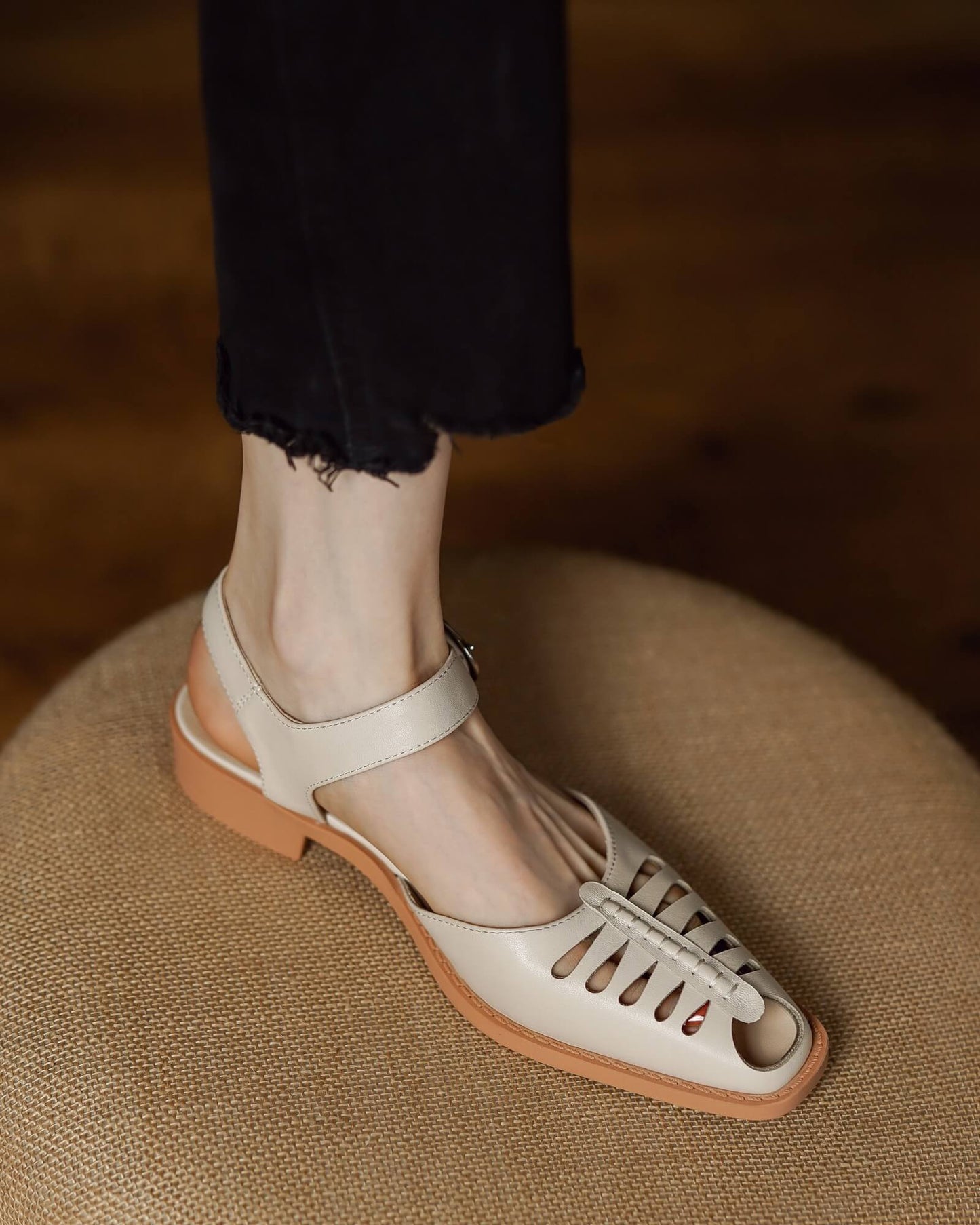 Zona-White-Leather-Sandals-Model