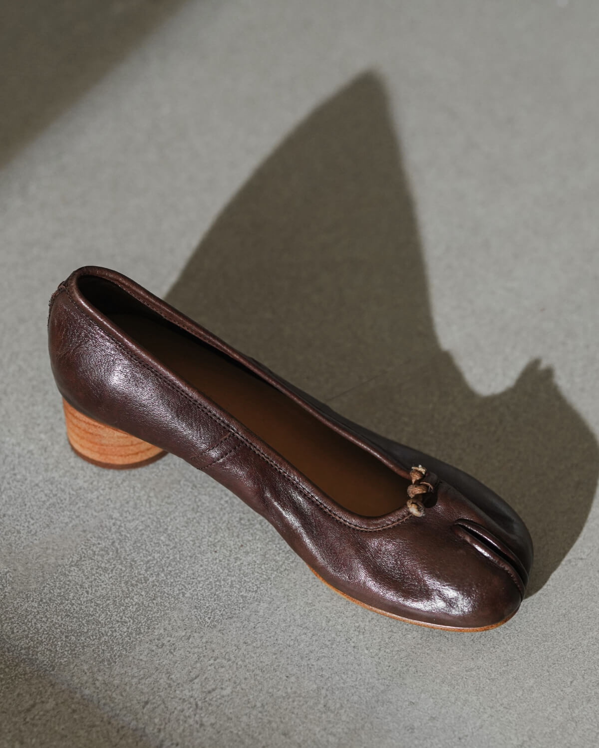 239-heeled-tabi-brown-1