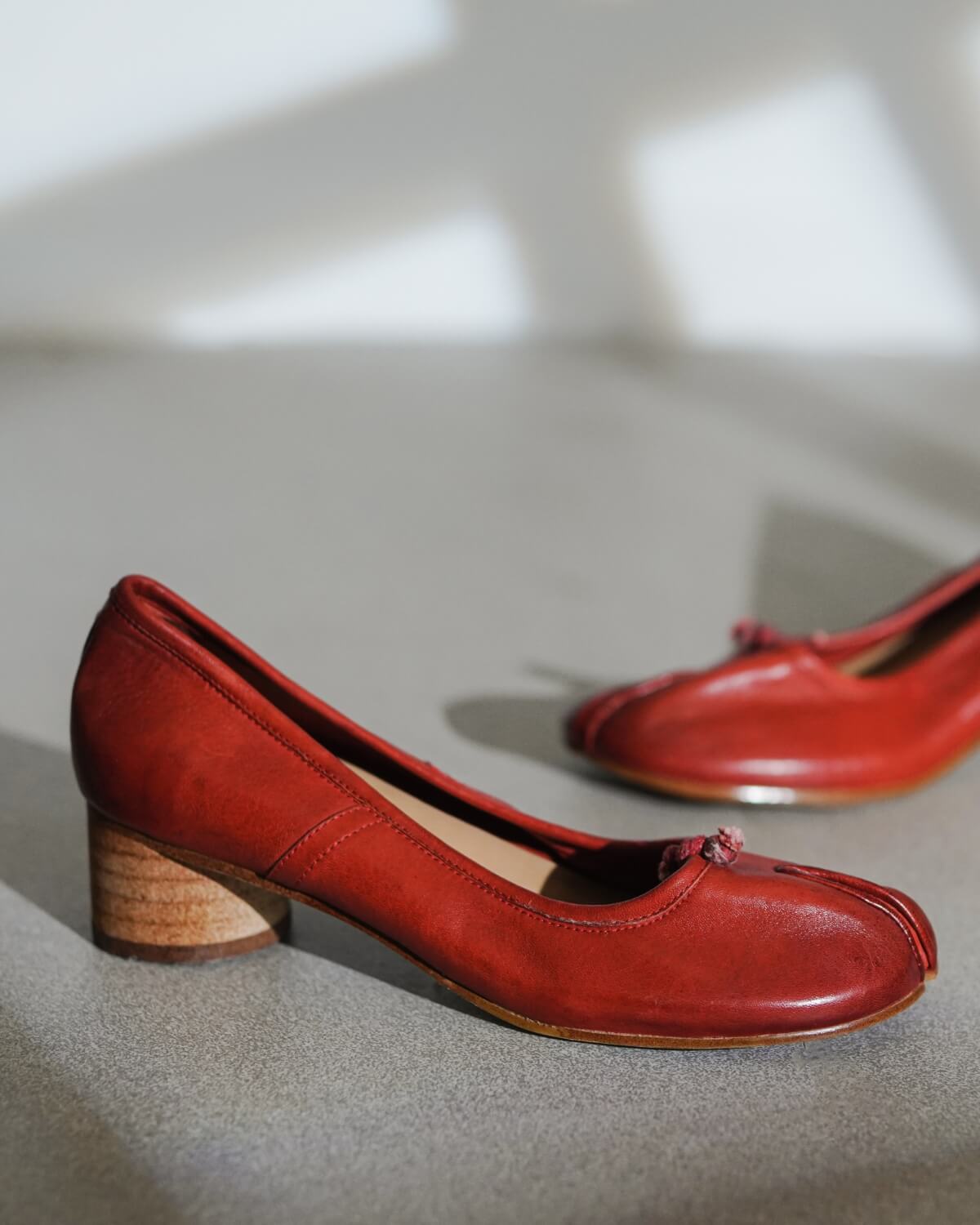 239-heeled-tabi-red-1