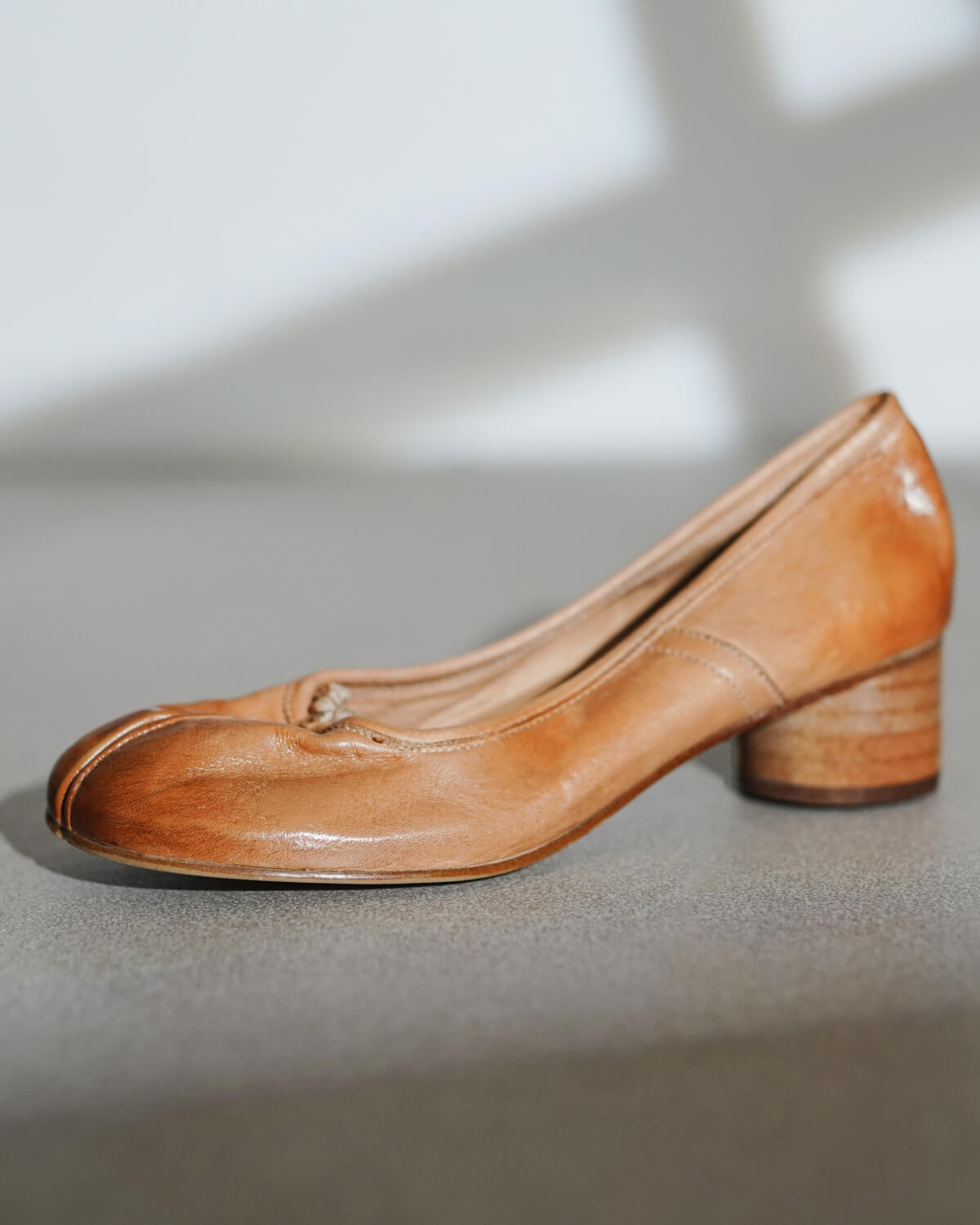 239-heeled-tabi-tan-1