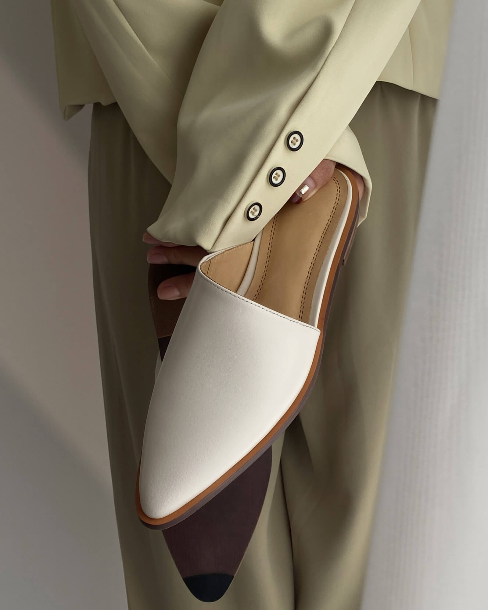 310 - Mules de cuero