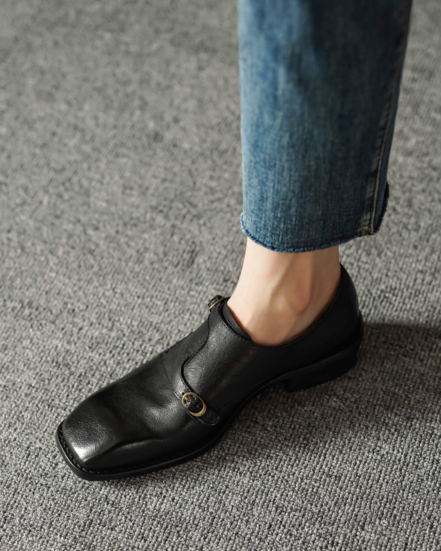 311-monk-style-leather-loafers-black-model