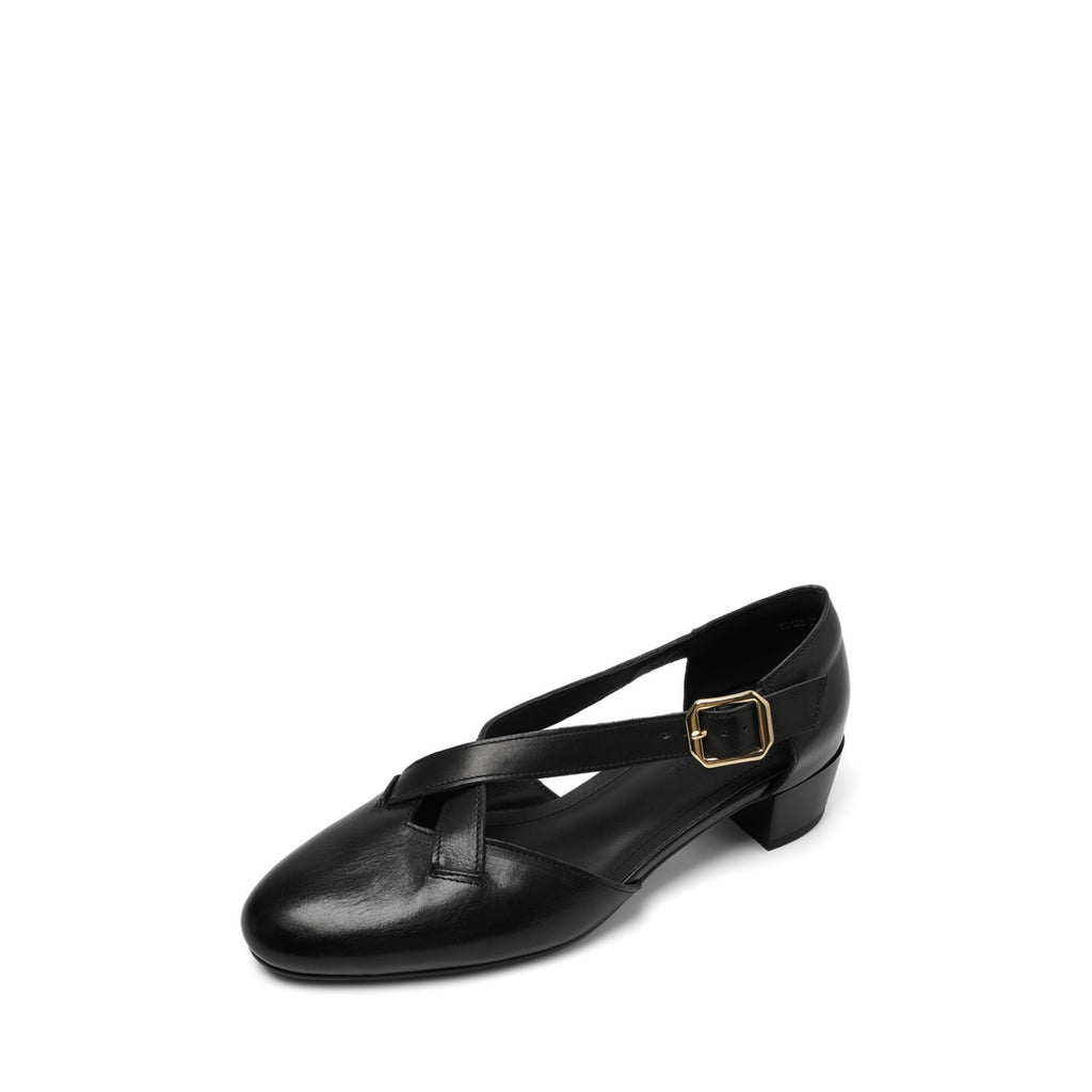 3128 - Pumps med Korsade Remmar