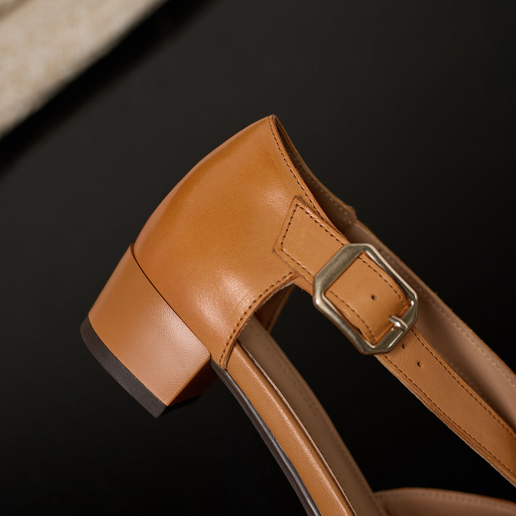 3128 - Pumps med Korsade Remmar
