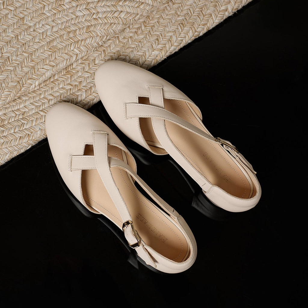 3128 - Pumps med Korsade Remmar