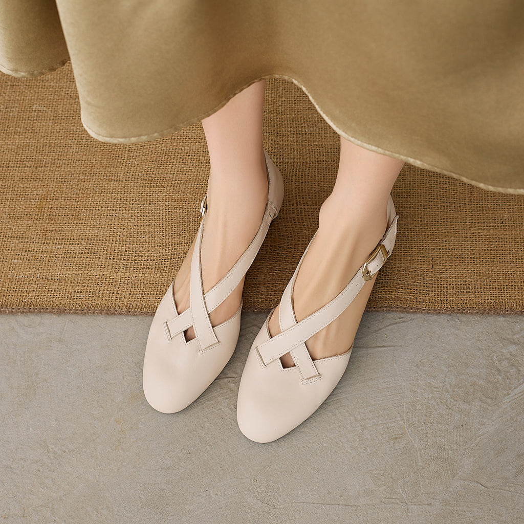 3128 - Pumps med Korsade Remmar