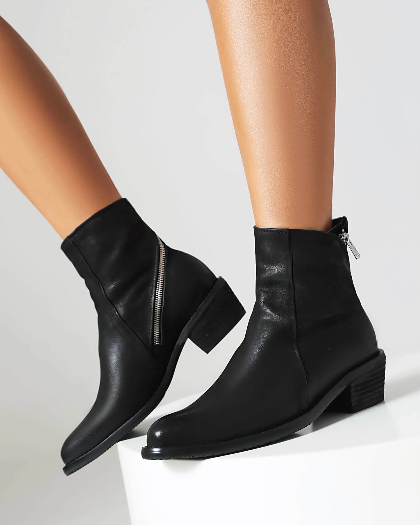 321-black-leather-pointed-toe-boots-model