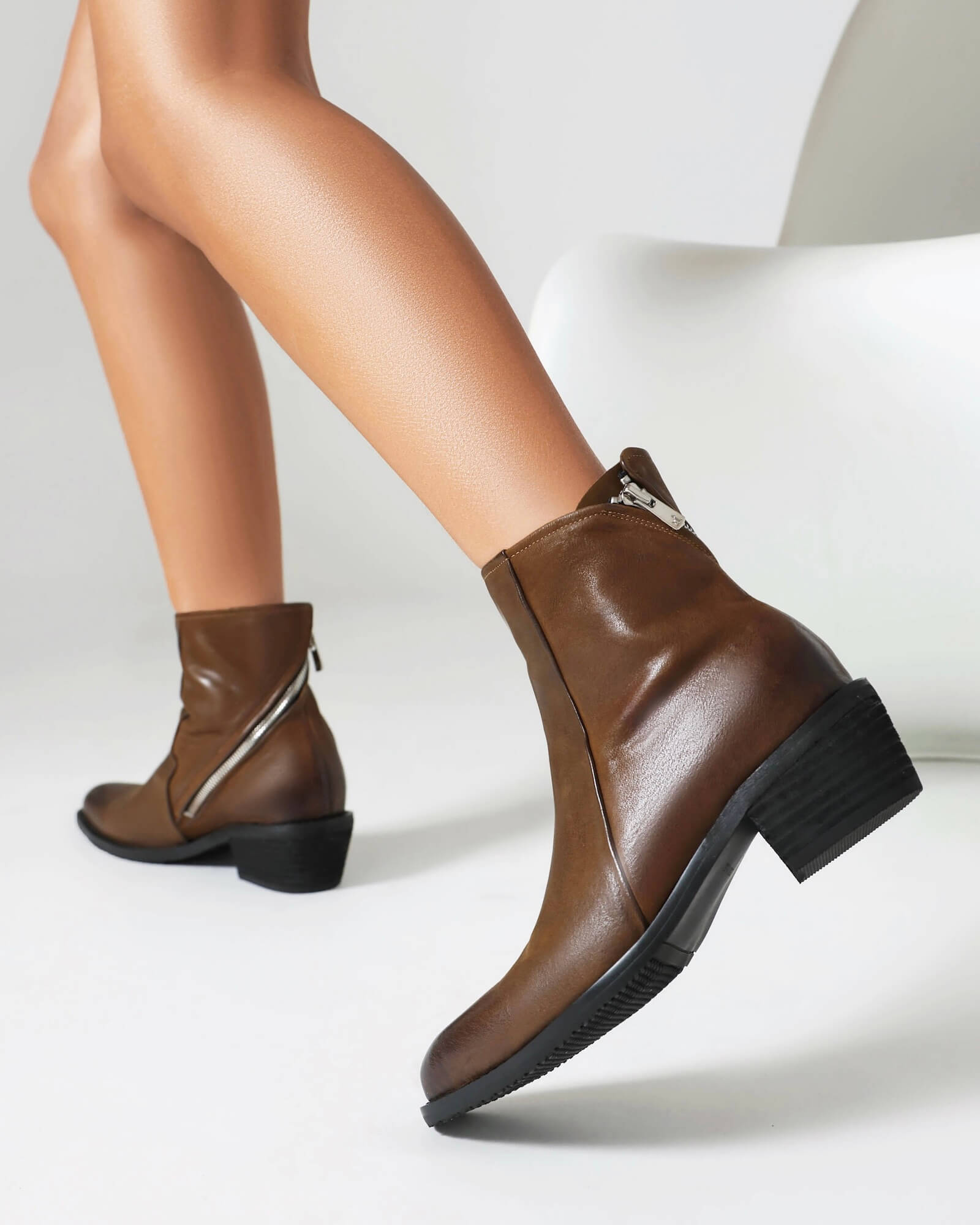 321-brown-leather-pointed-toe-boots-model-5