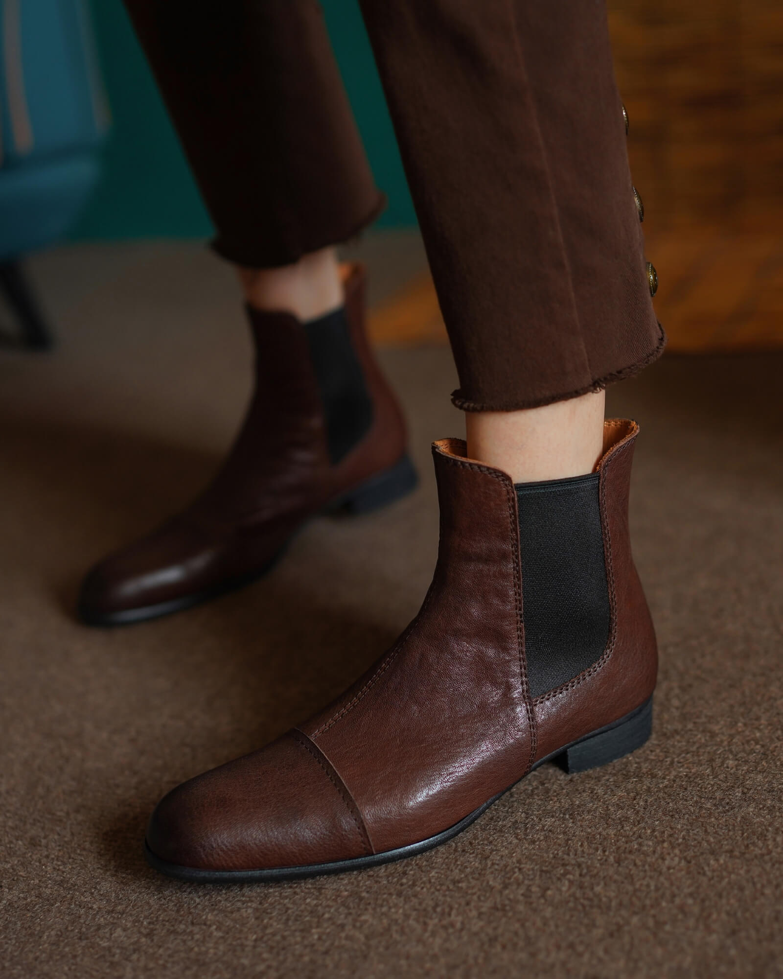 370-cap-toe-brown-leather-boots-model