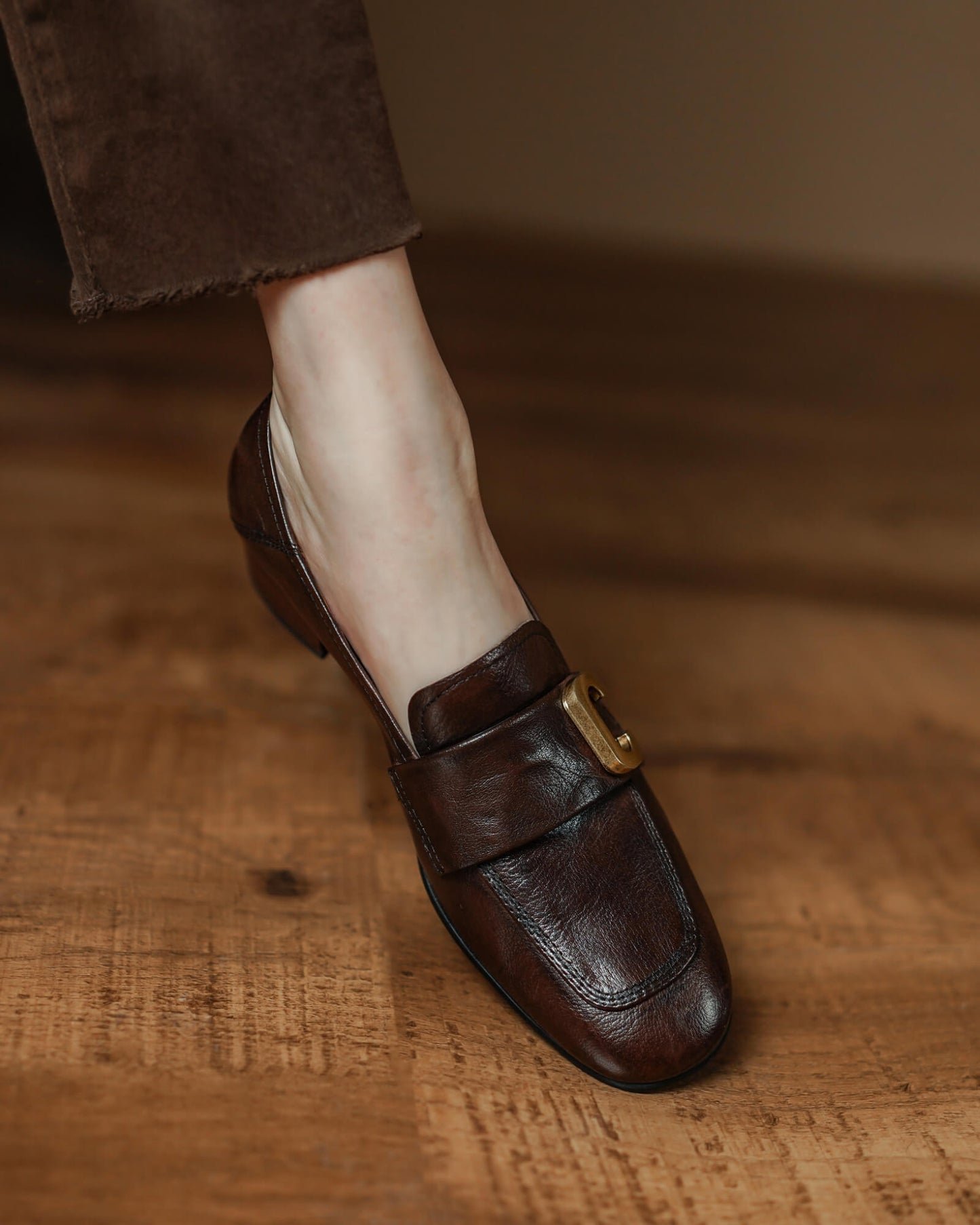415-c-buckled-leather-loafers-brown-model-2