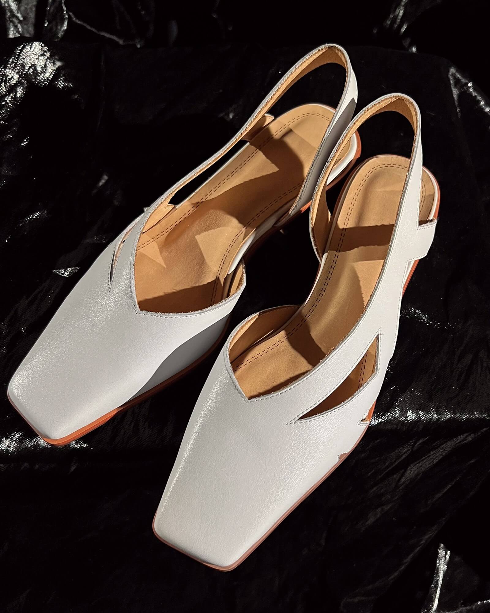 456 - Sandalias con Correa Asimétrica